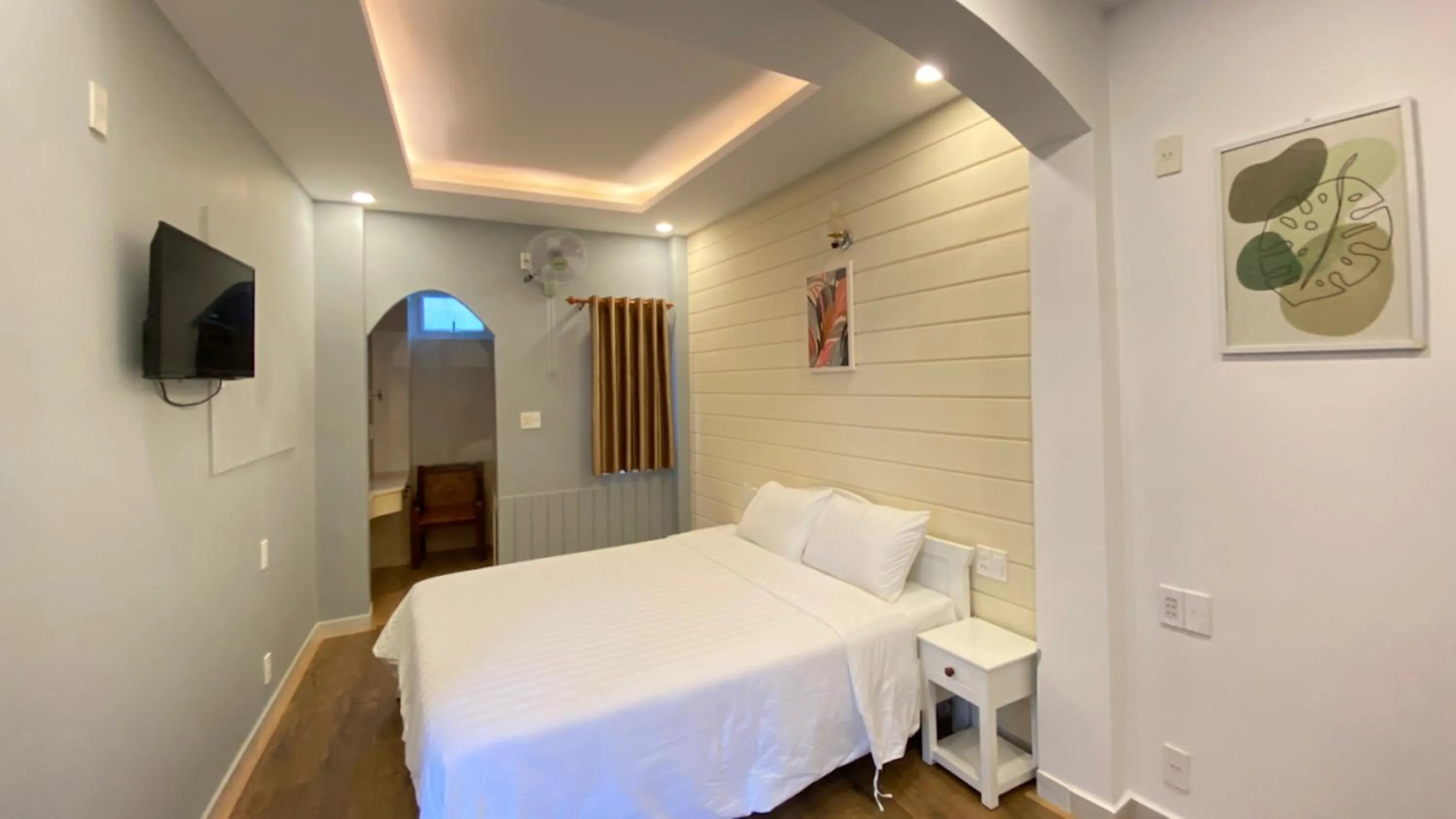 Photo of the whole room, Bed in Tuyết Mai Hotel