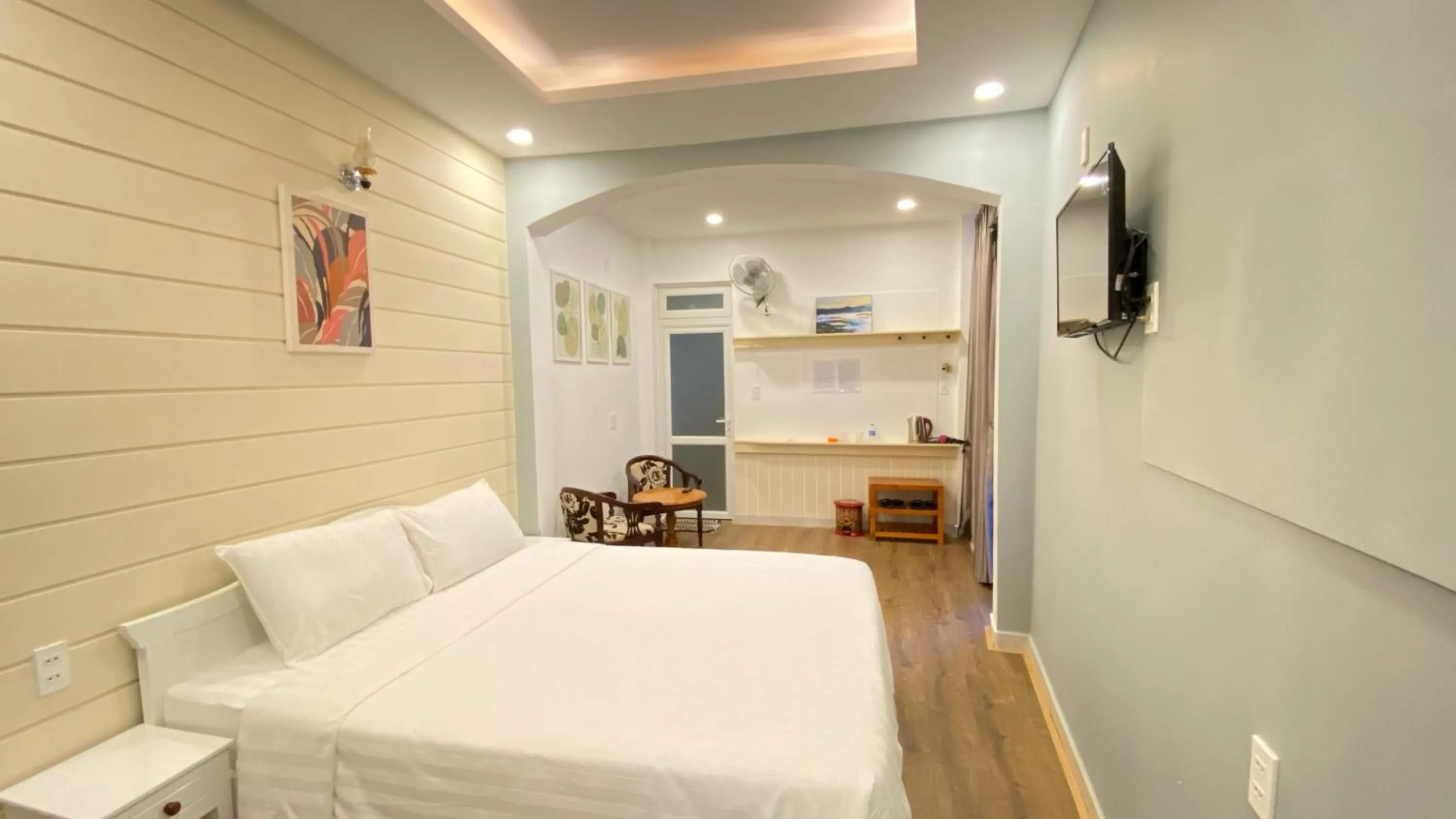 Photo of the whole room, Bed in Tuyết Mai Hotel