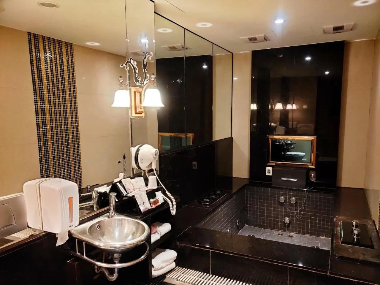 Bathroom in Discovery Motel - Nangang臺北市旅館349-2號