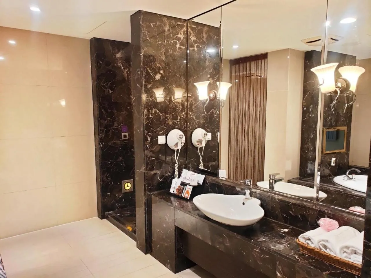 Bathroom in Discovery Motel - Nangang臺北市旅館349-2號