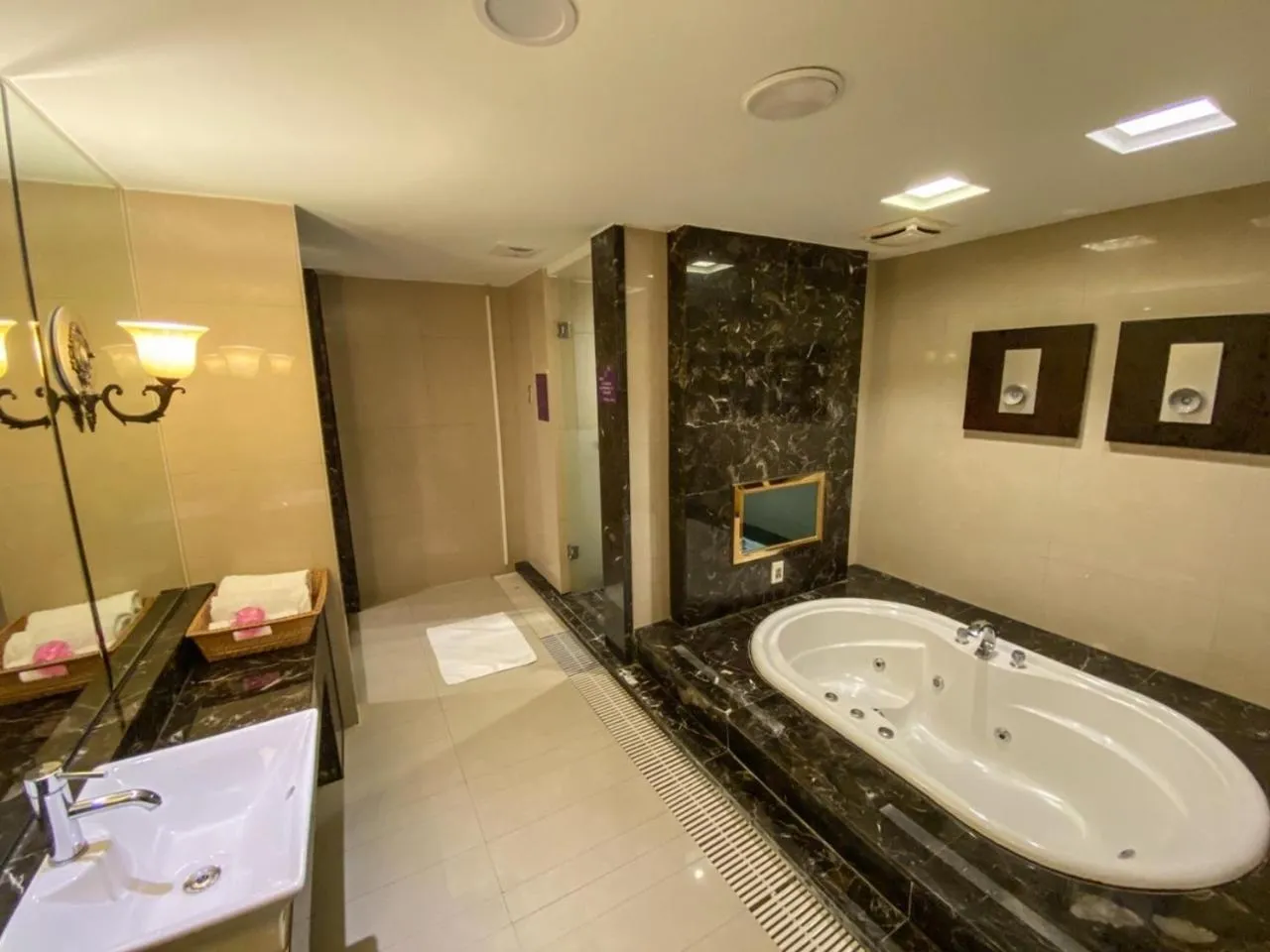 Bathroom in Discovery Motel - Nangang臺北市旅館349-2號