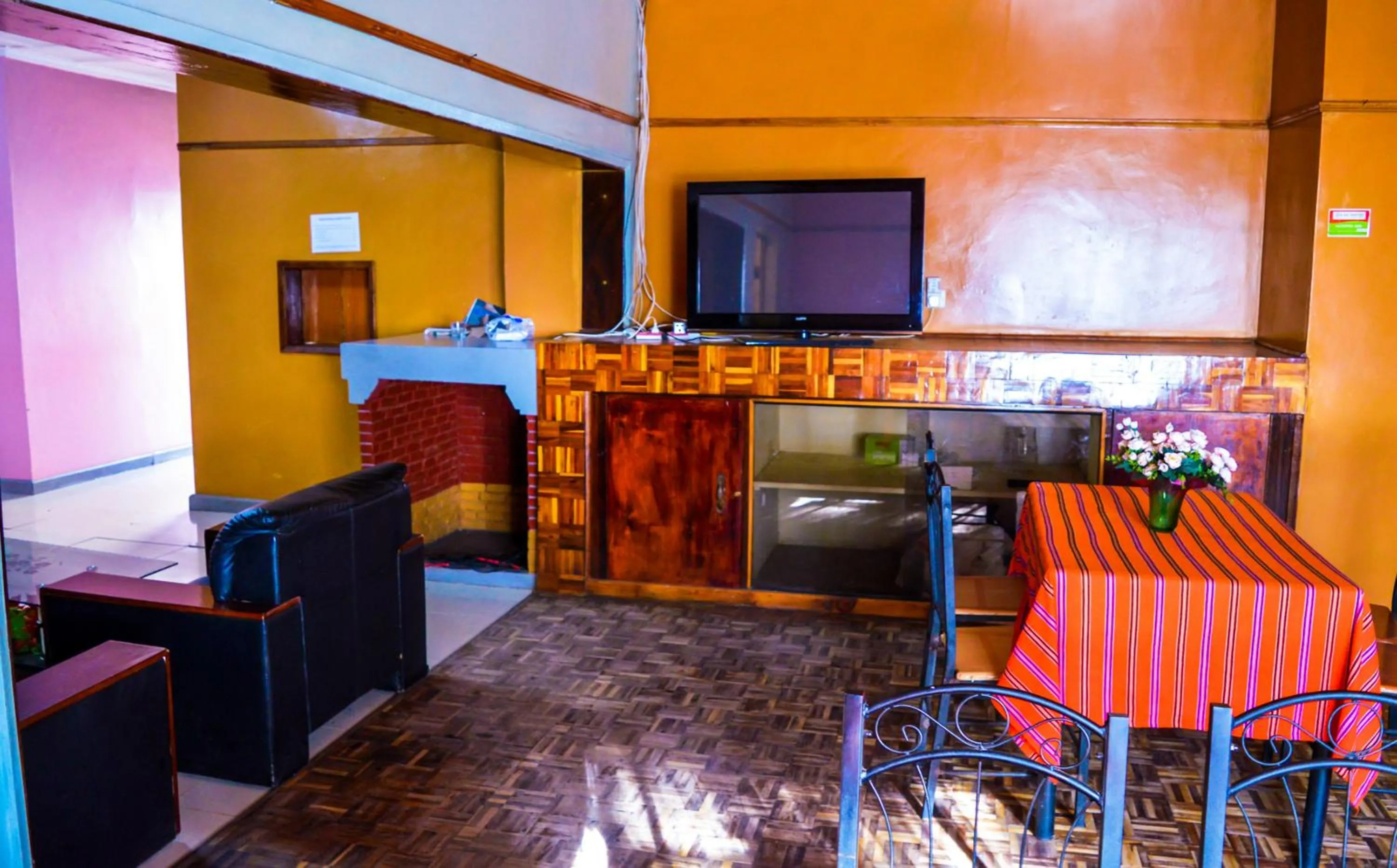 Dining area in Orlando Guest Resort