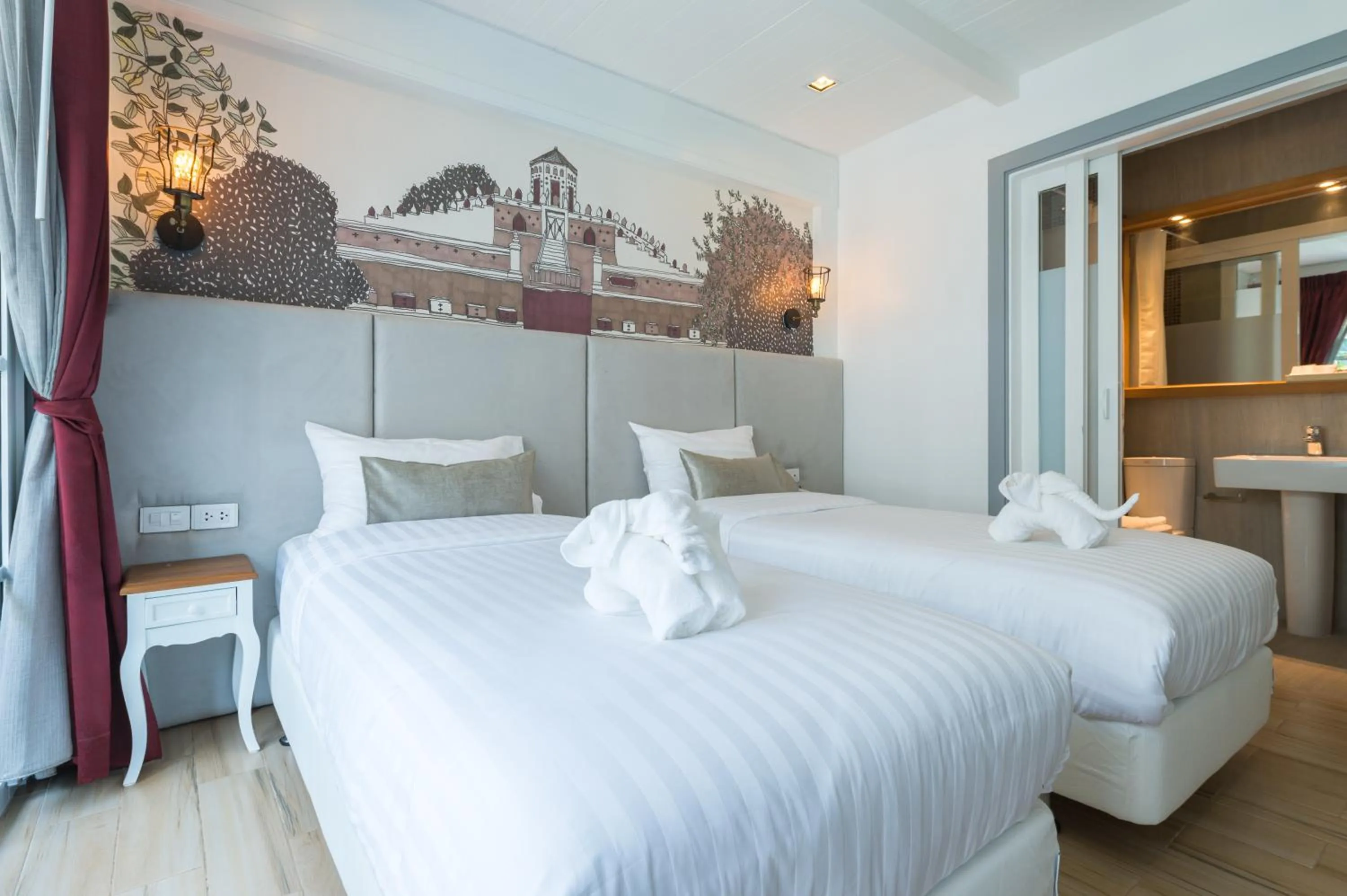 Photo of the whole room, Bed in White Ivory Bed And Breakfast