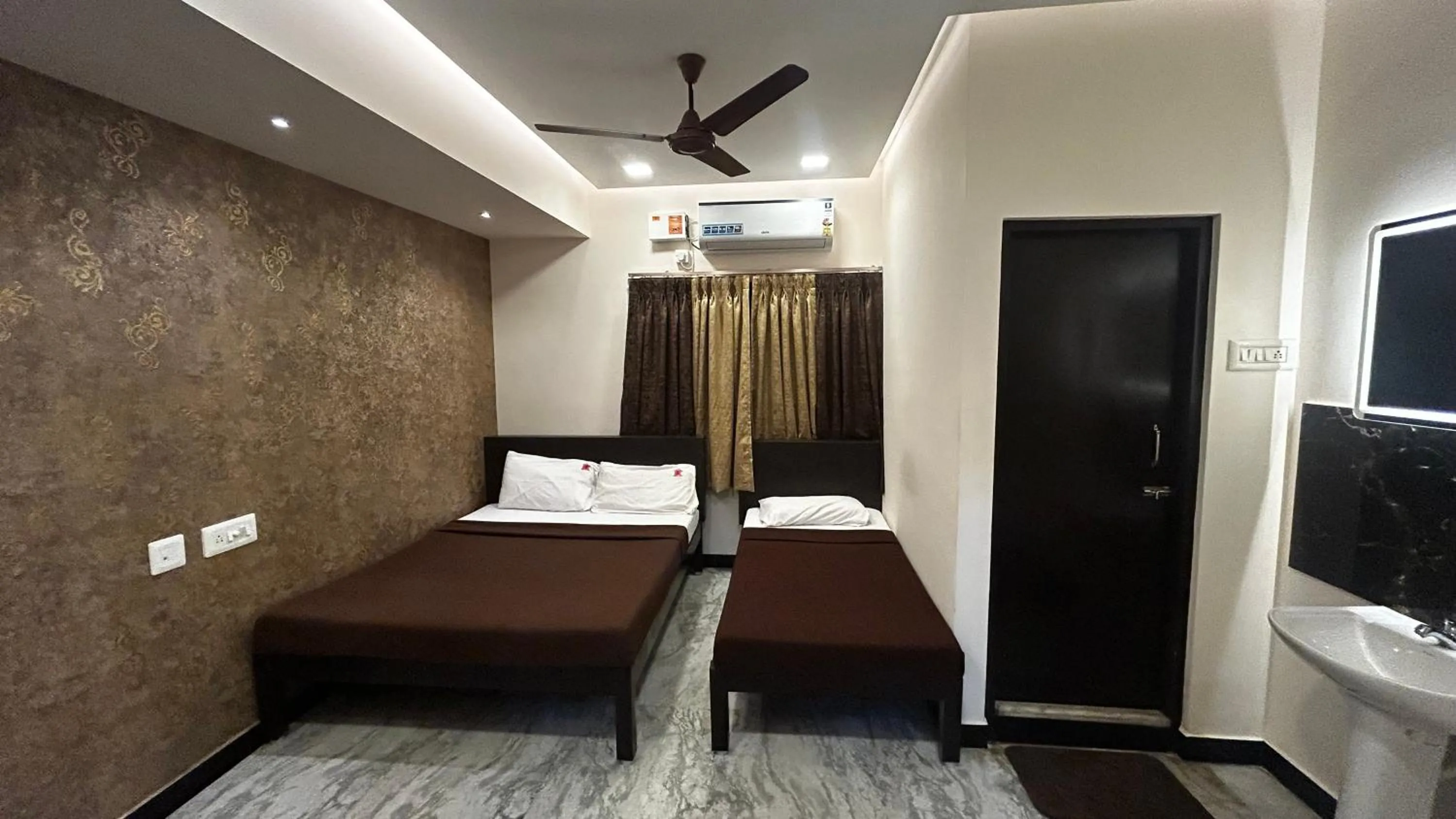 Bed in Rmc travellers inn