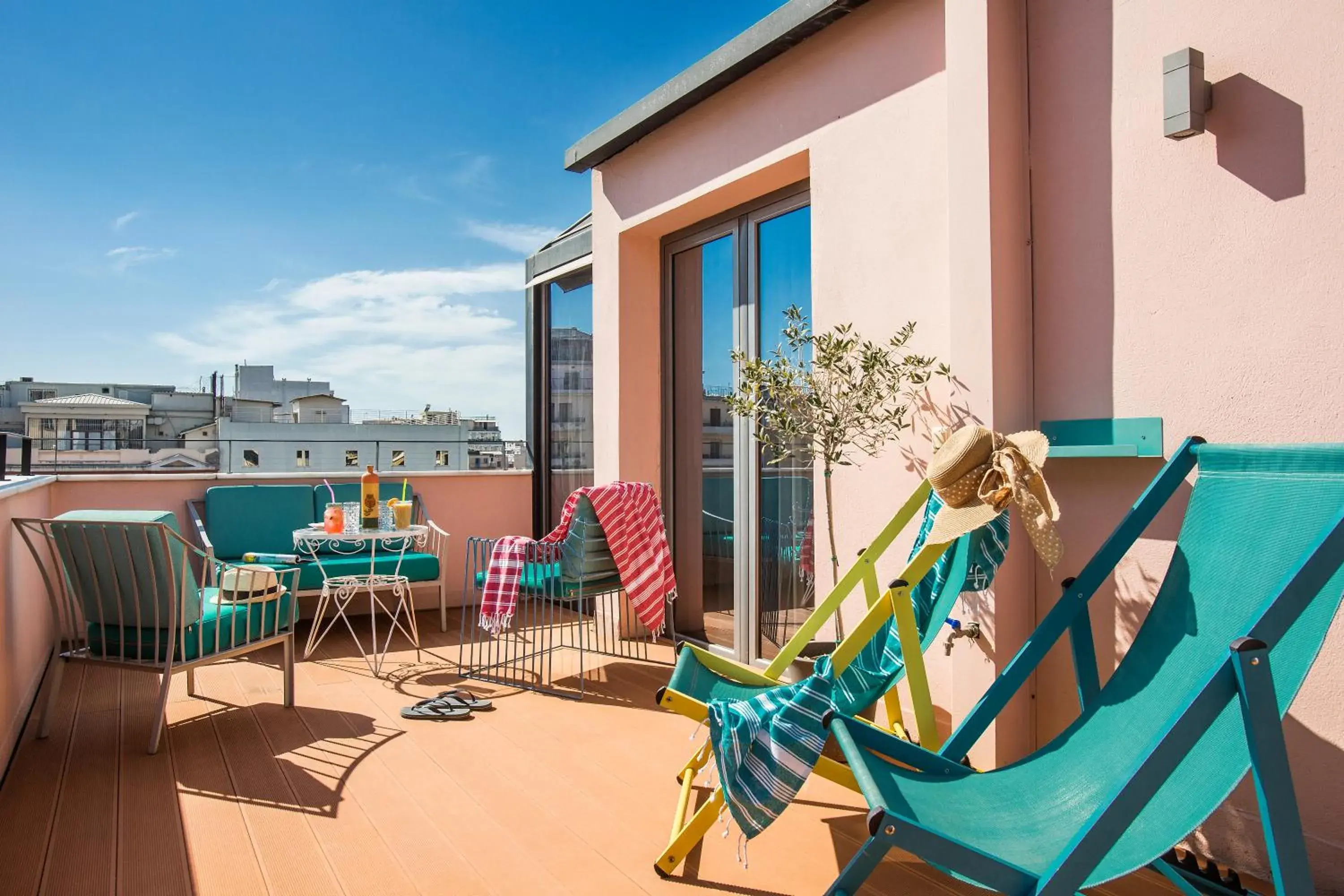 Photo of the whole room in The Caravan Photo of the whole room in The Caravan