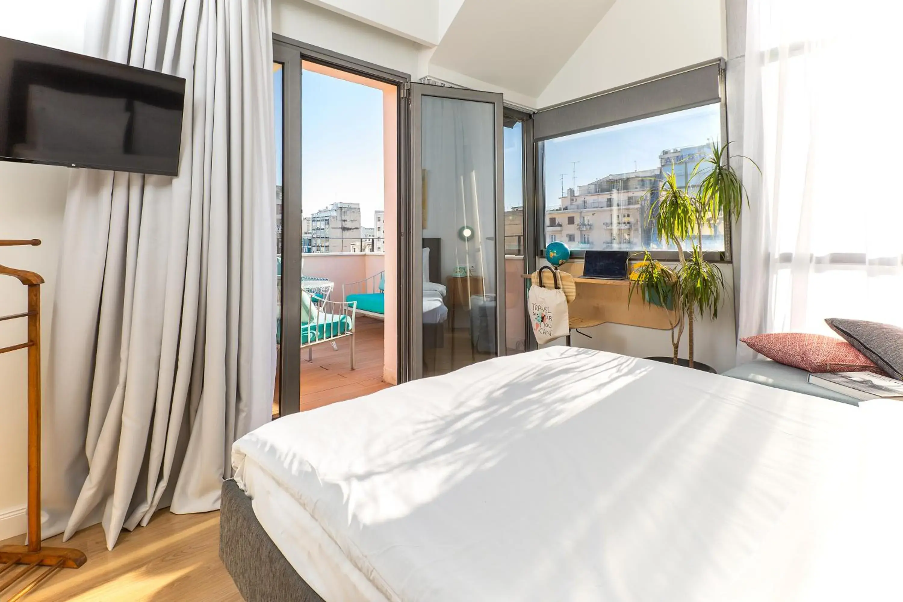 City view, Bed in The Caravan City view, Bed in The Caravan