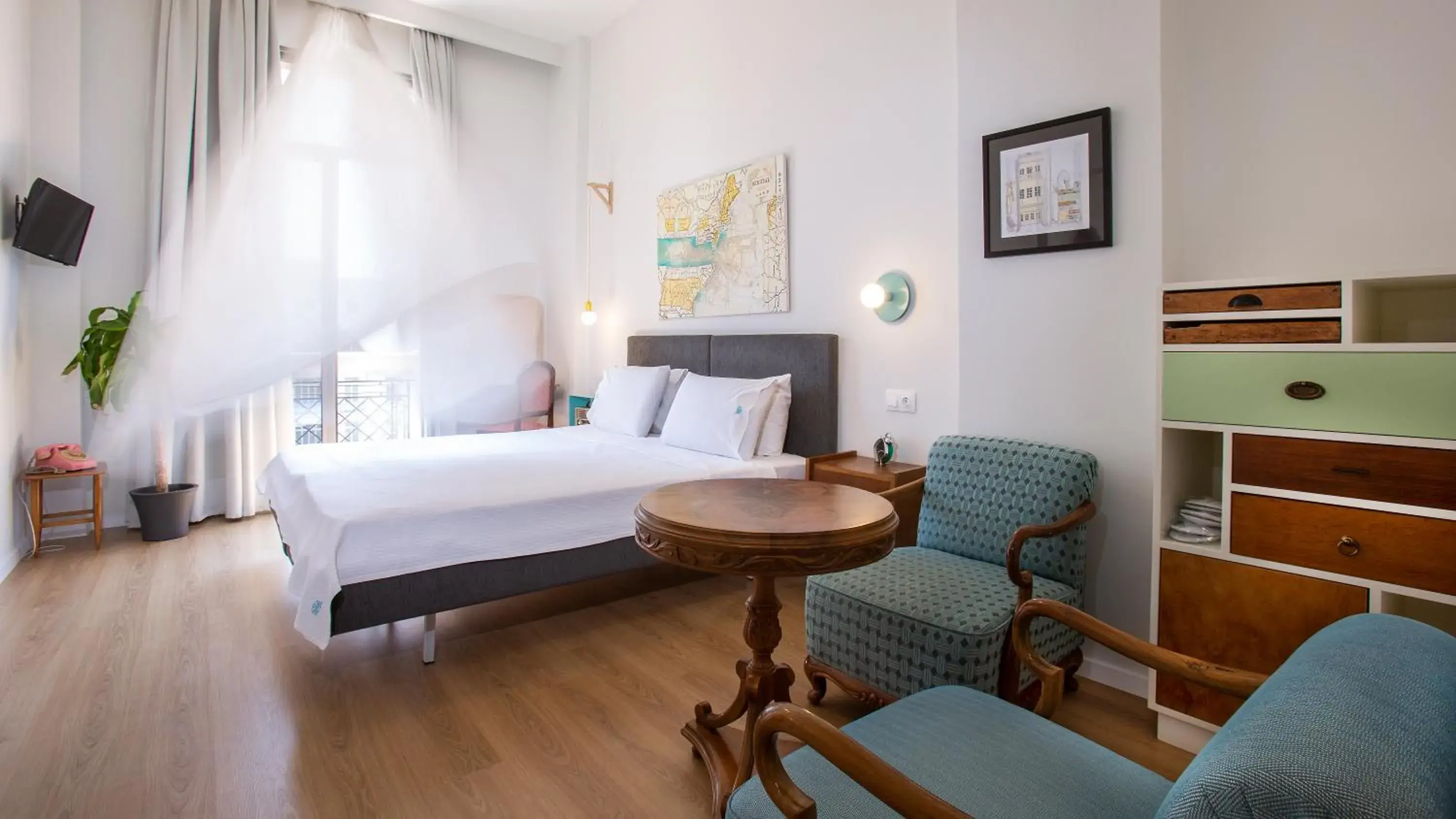 Photo of the whole room, Bed in The Caravan Photo of the whole room, Bed in The Caravan