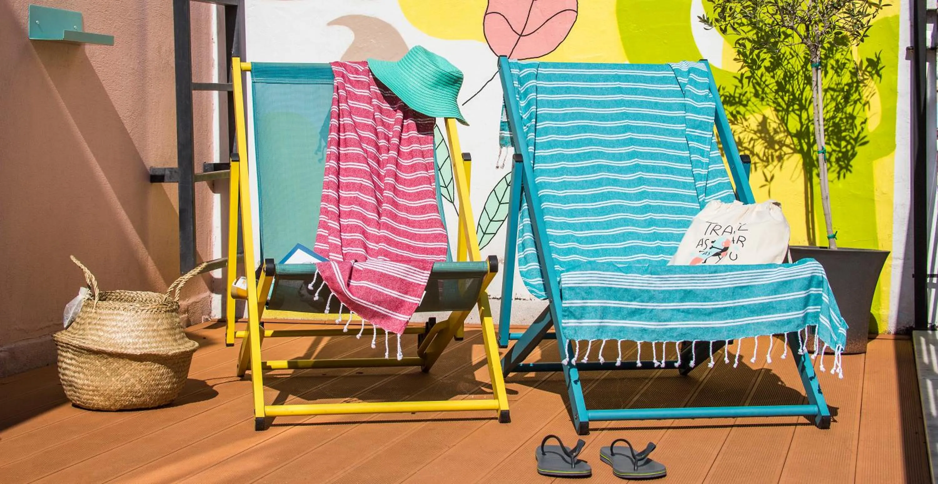 Photo of the whole room in The Caravan