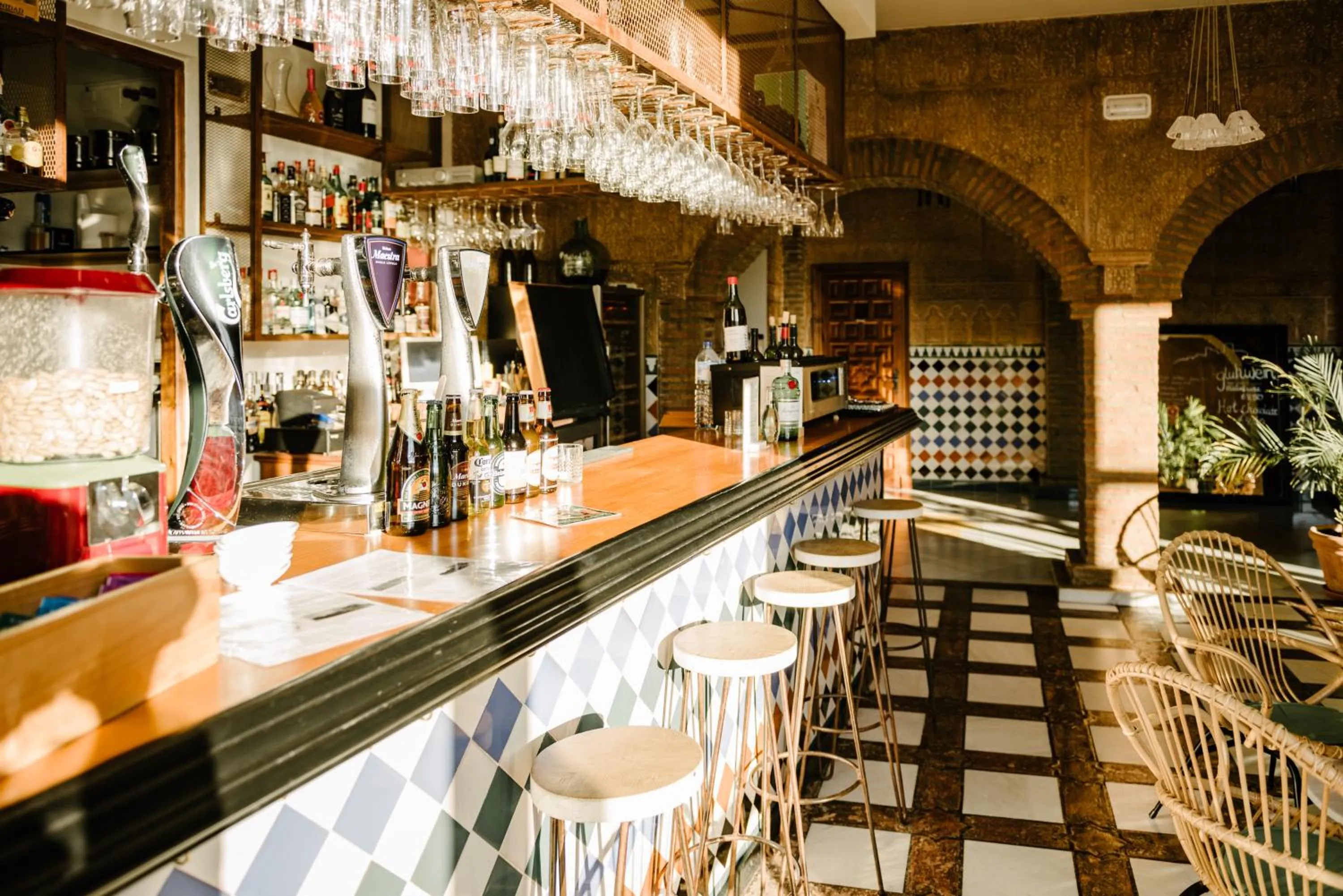 Restaurant/places to eat in Hotel Castillo de Monda