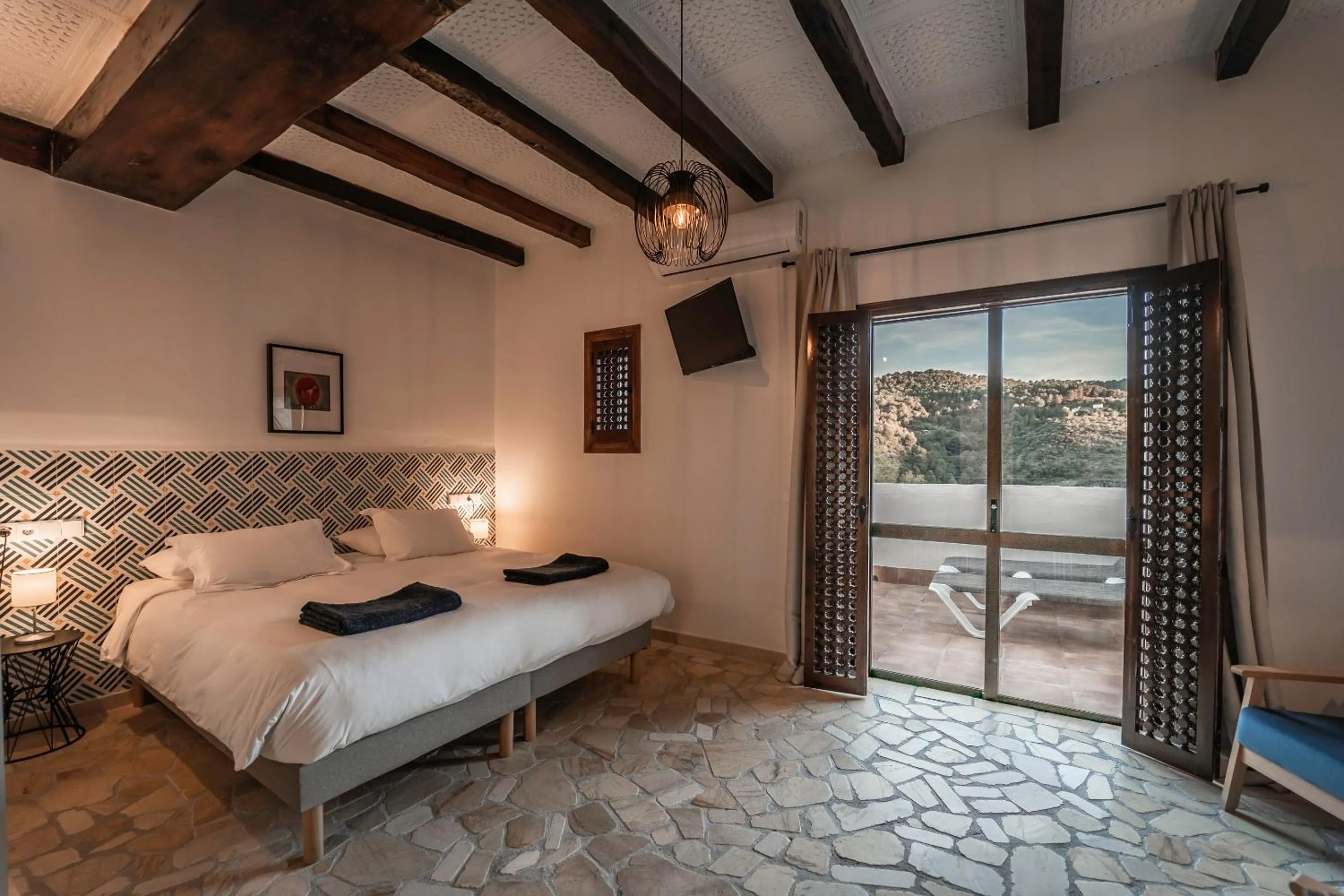 Photo of the whole room, Bed in Hotel Castillo de Monda