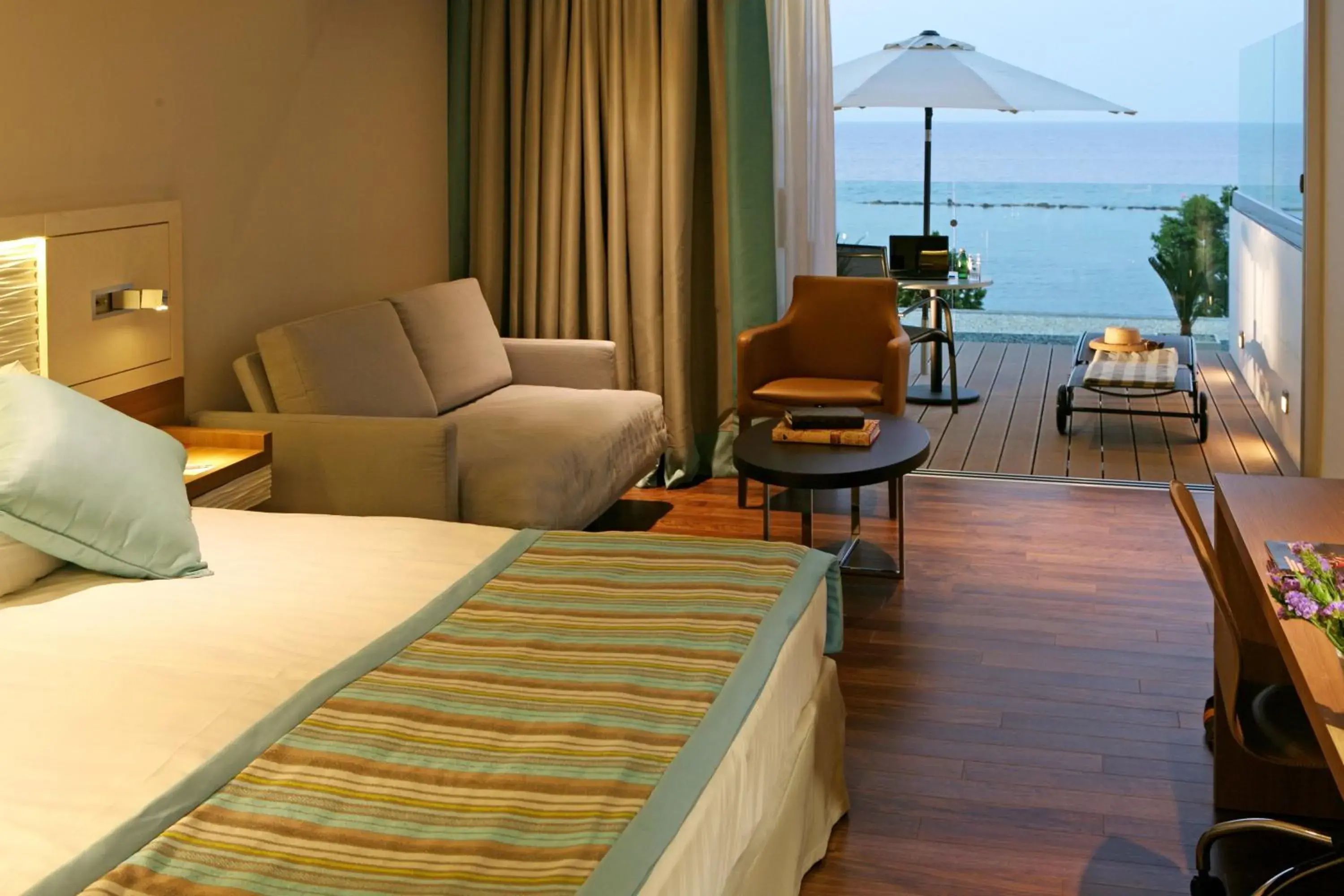 Photo of the whole room, Bed in Crowne Plaza Limassol by IHG Photo of the whole room, Bed in Crowne Plaza Limassol by IHG