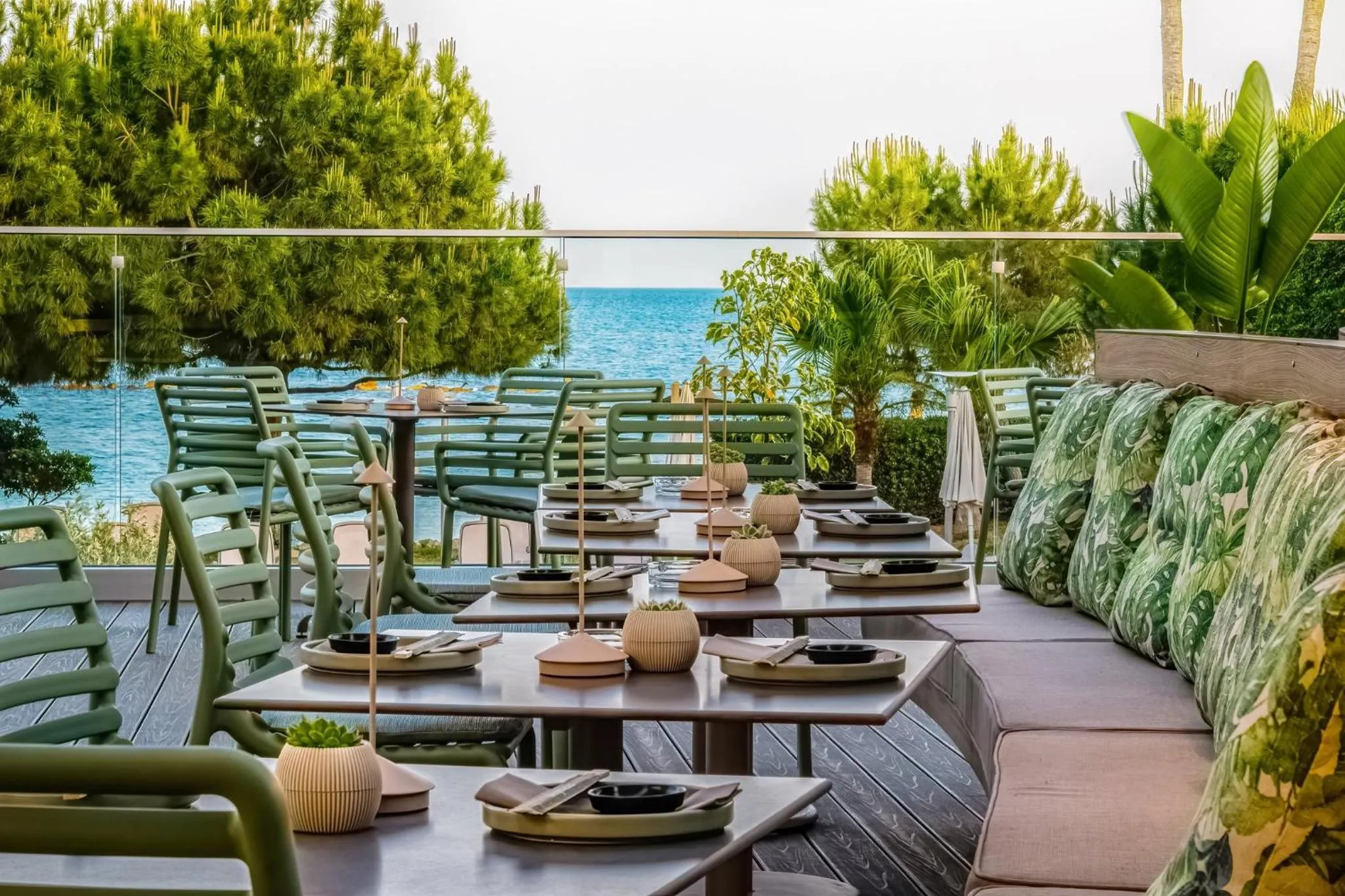 Restaurant/places to eat in Crowne Plaza Limassol by IHG