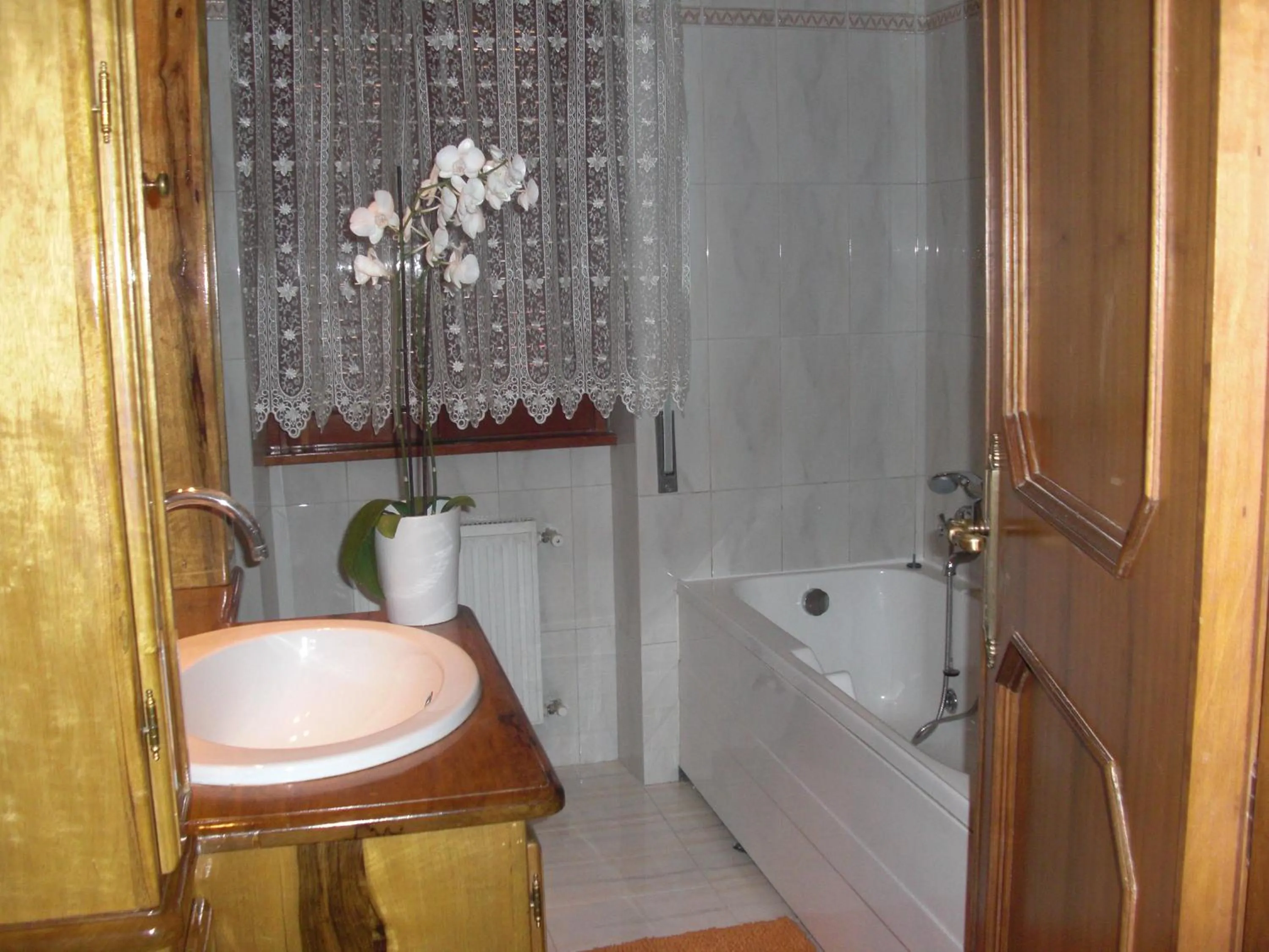 Bathroom in La Maison Blanche