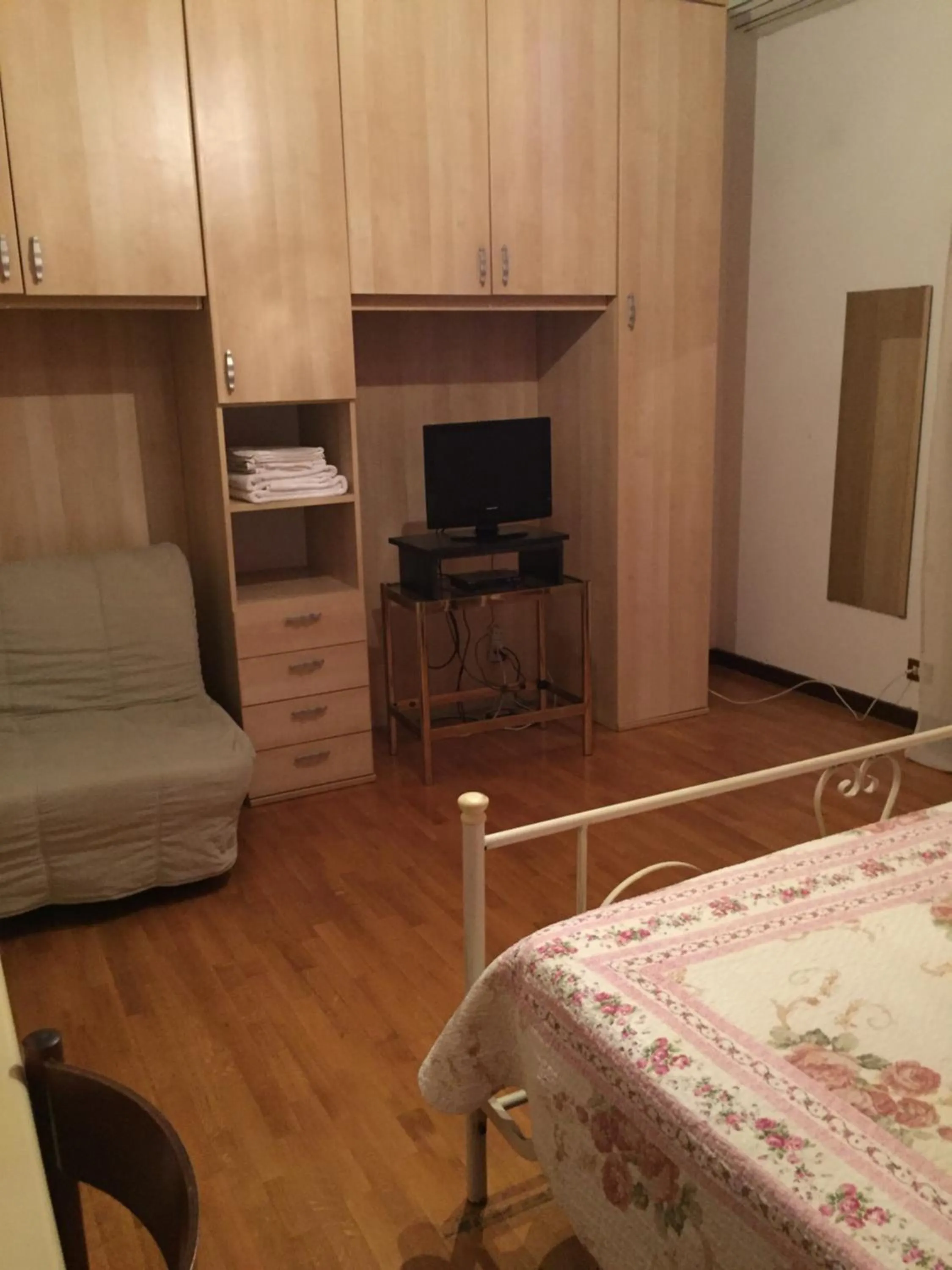 Photo of the whole room, Bed in La Maison Blanche