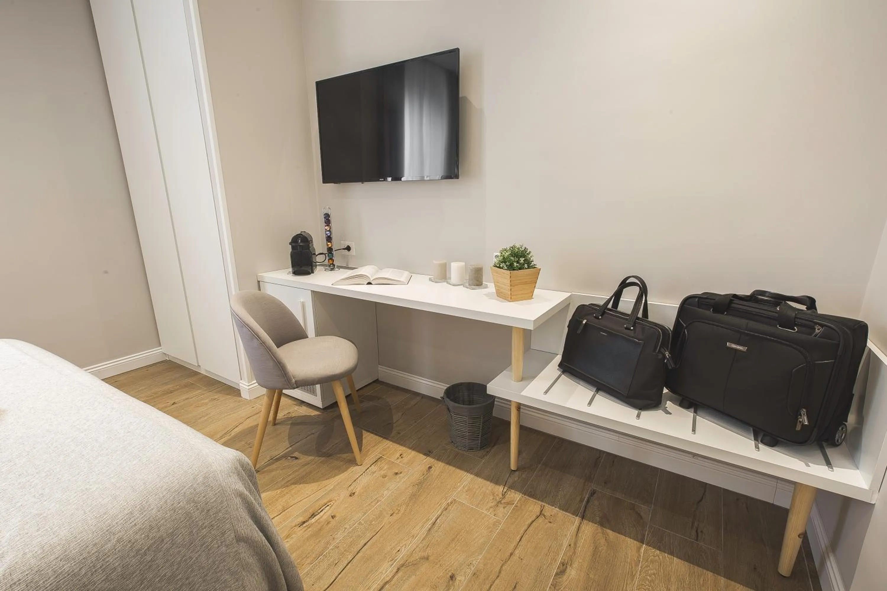 TV and multimedia in Colonna Luxury Suites