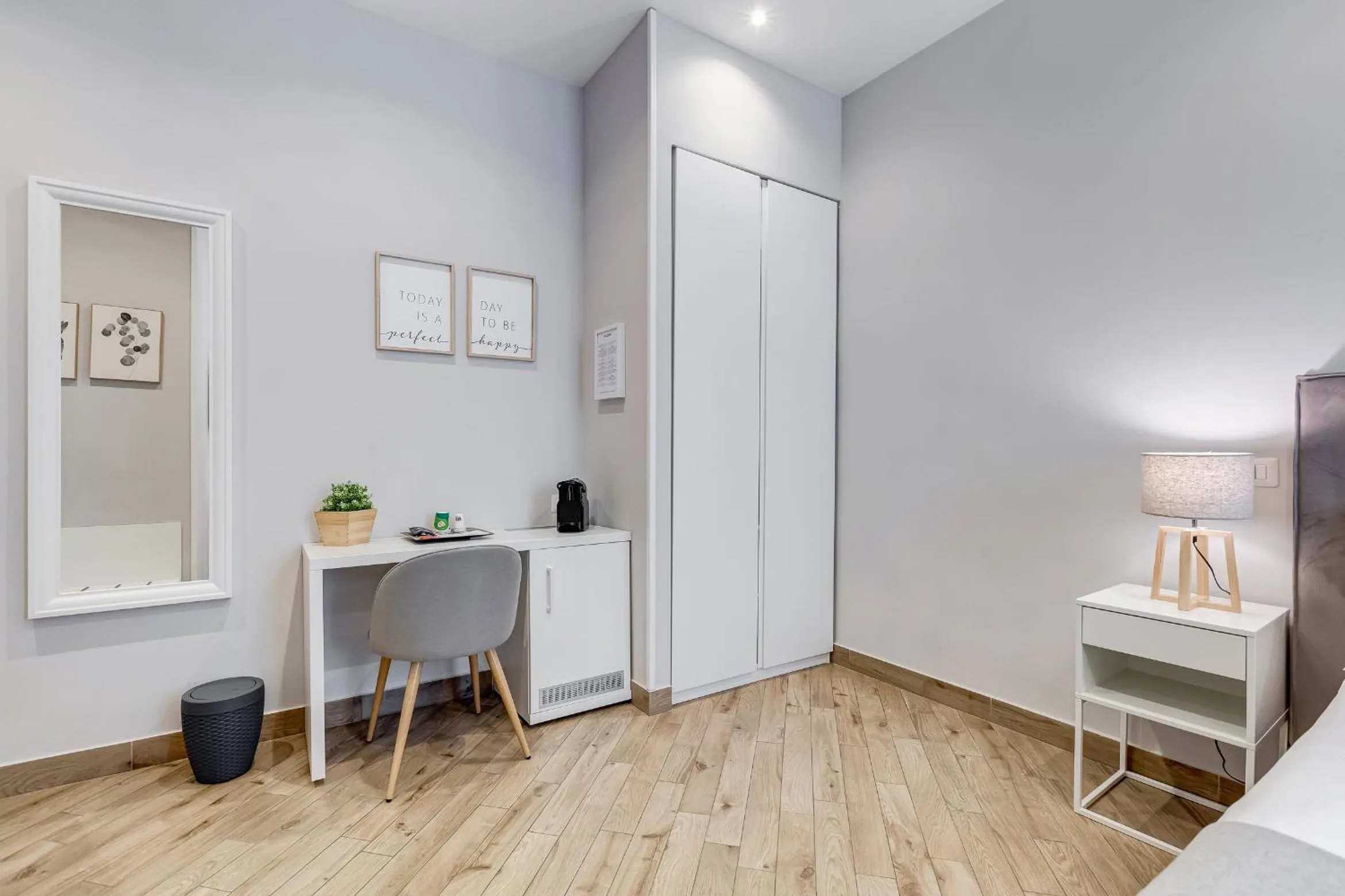 Photo of the whole room in Colonna Luxury Suites