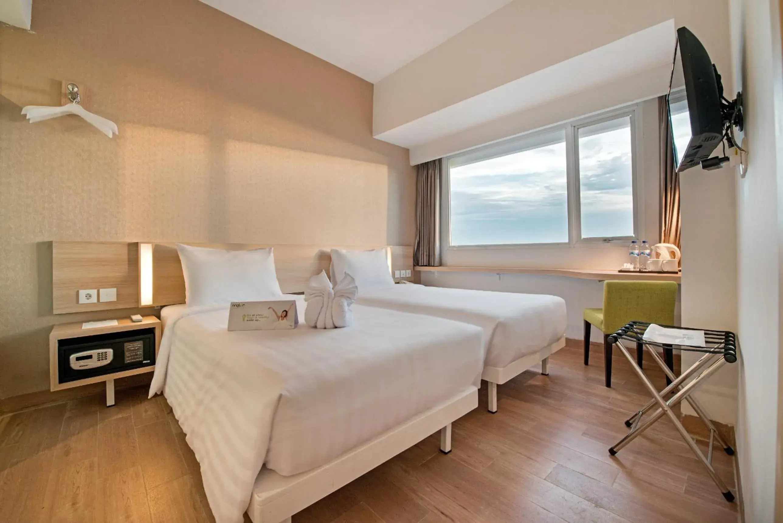 Shower, Bed in Whiz Prime Hotel Hasanuddin Makassar Shower, Bed in Whiz Prime Hotel Hasanuddin Makassar