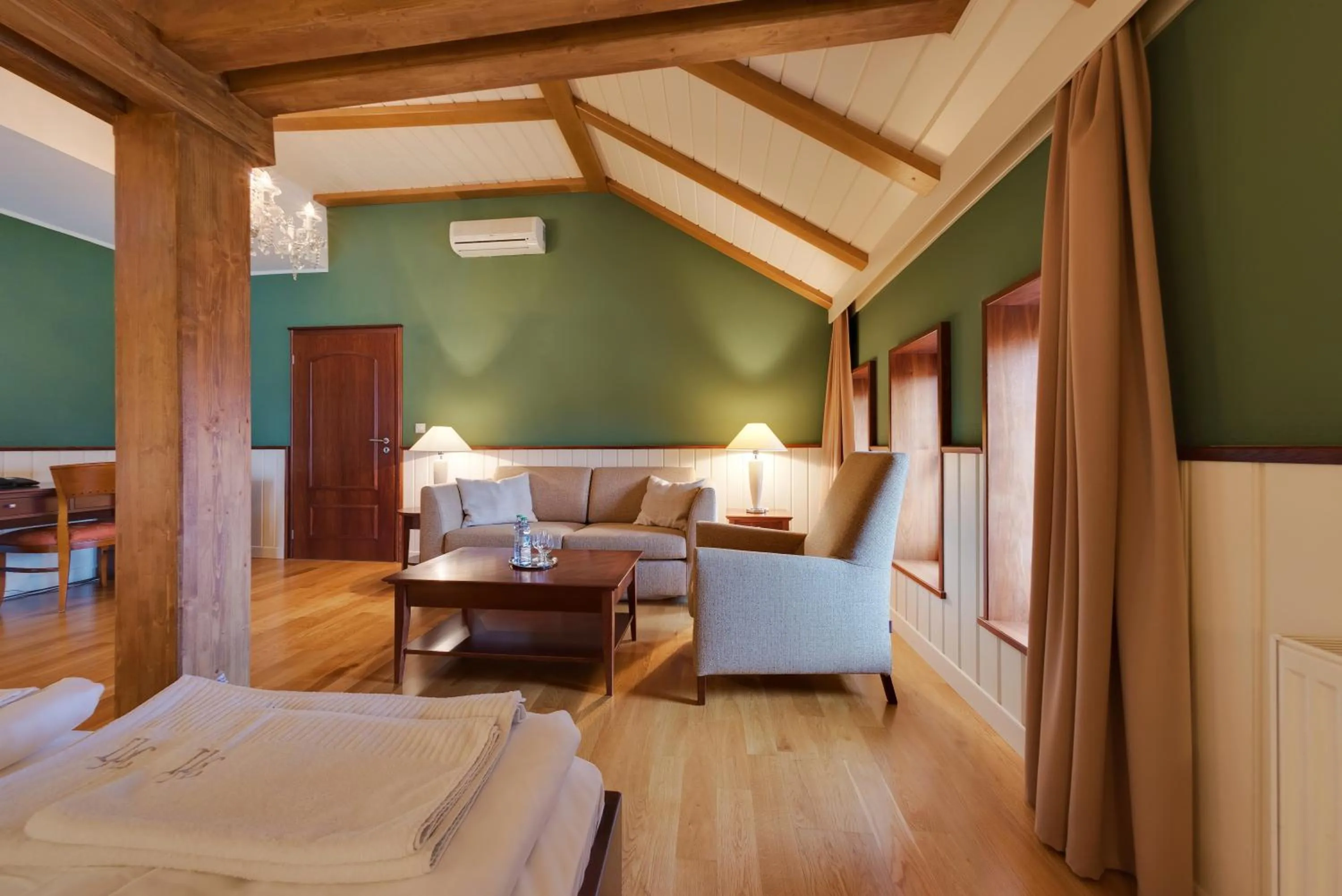 Seating area, Bed in Hotel Torysa