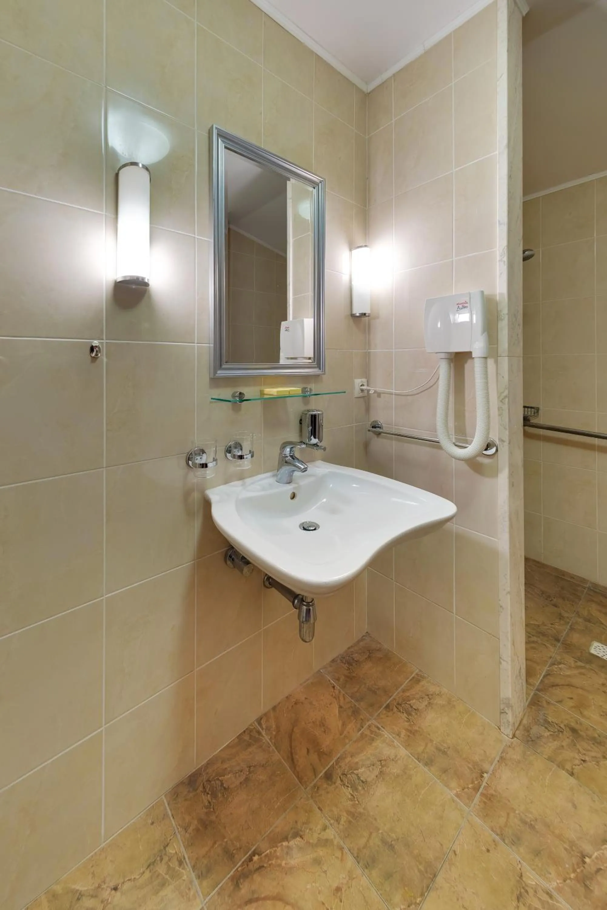 Bathroom in Hotel Torysa