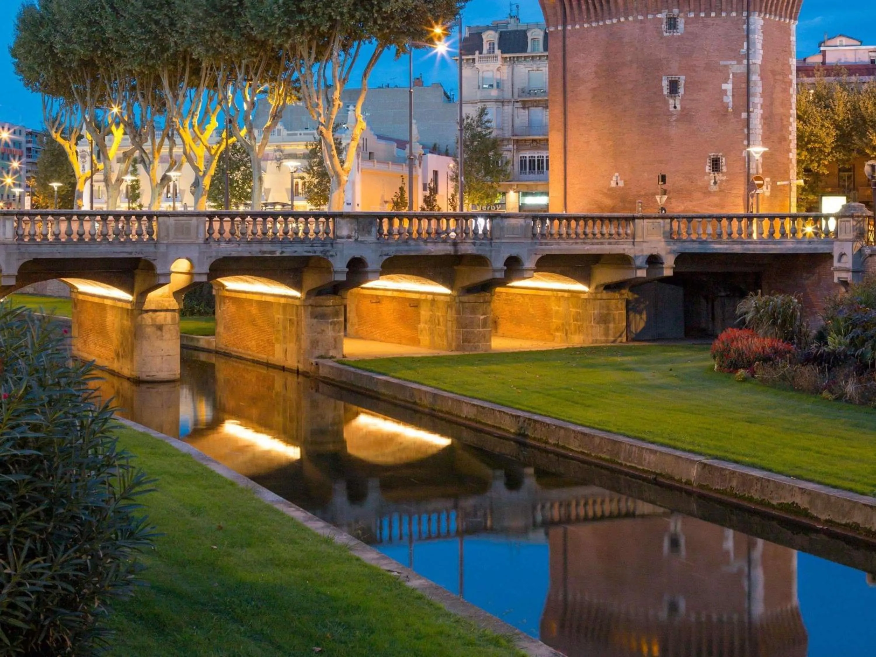 Property building in HotelF1 Perpignan Sud