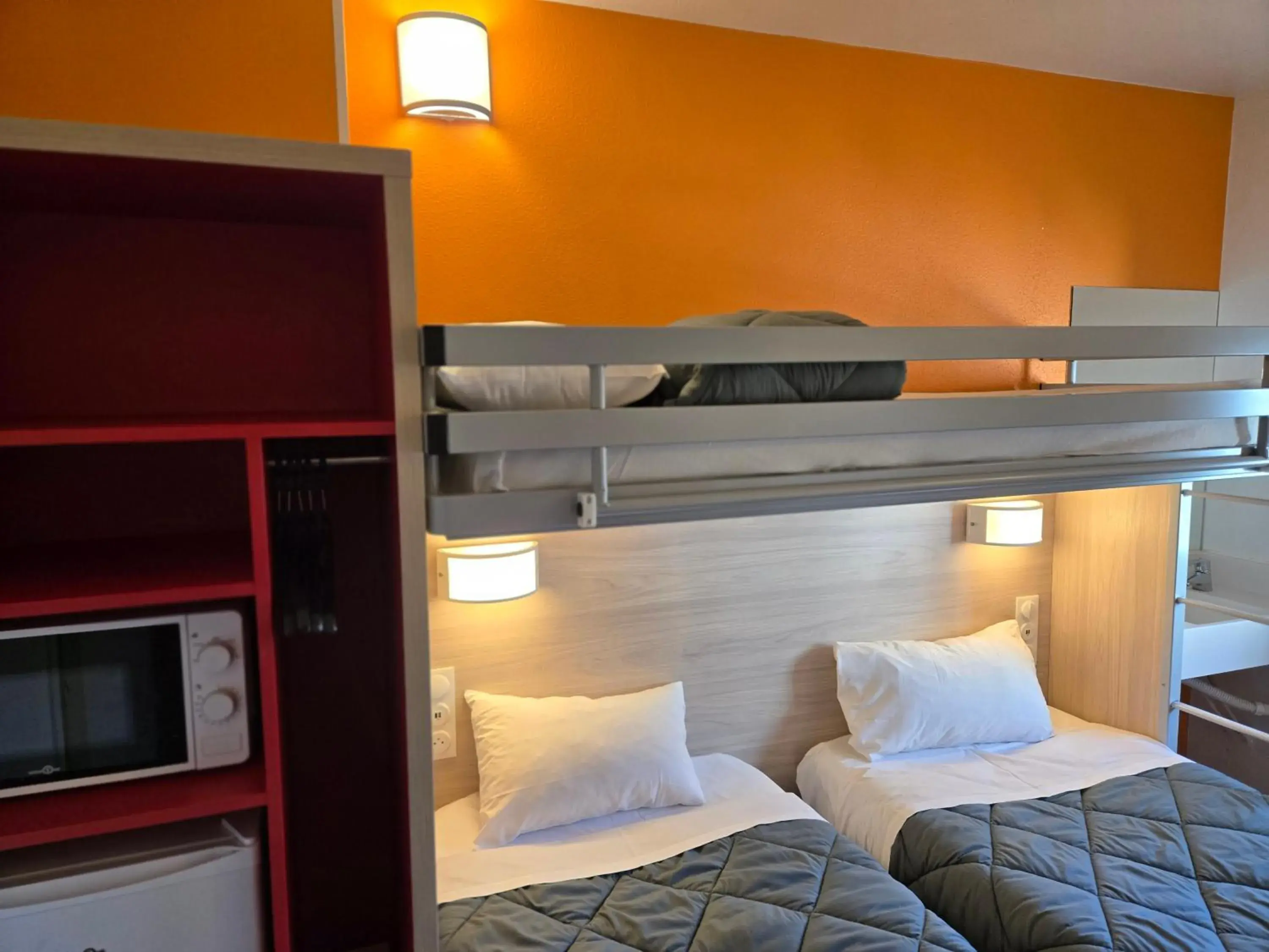 3 Single Beds With Shared Bathroom And Toilet in Premiere Classe Angers Est - St Barthelemy D'Anjou 3 Single Beds With Shared Bathroom And Toilet in Premiere Classe Angers Est - St Barthelemy D'Anjou