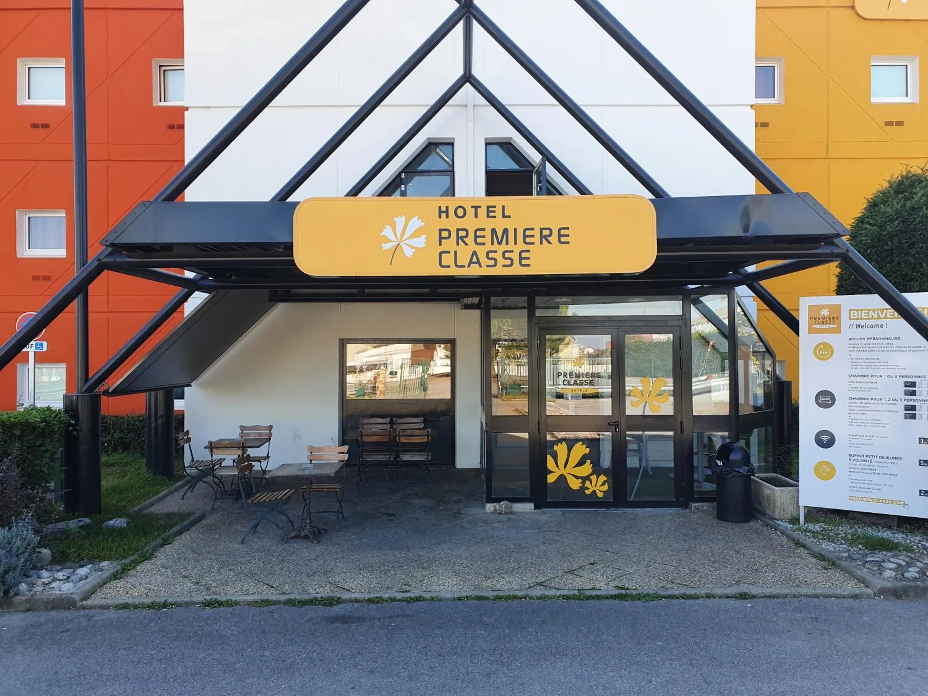 Facade/entrance in Premiere Classe Valence - Bourg Les Valence Facade/entrance in Premiere Classe Valence - Bourg Les Valence