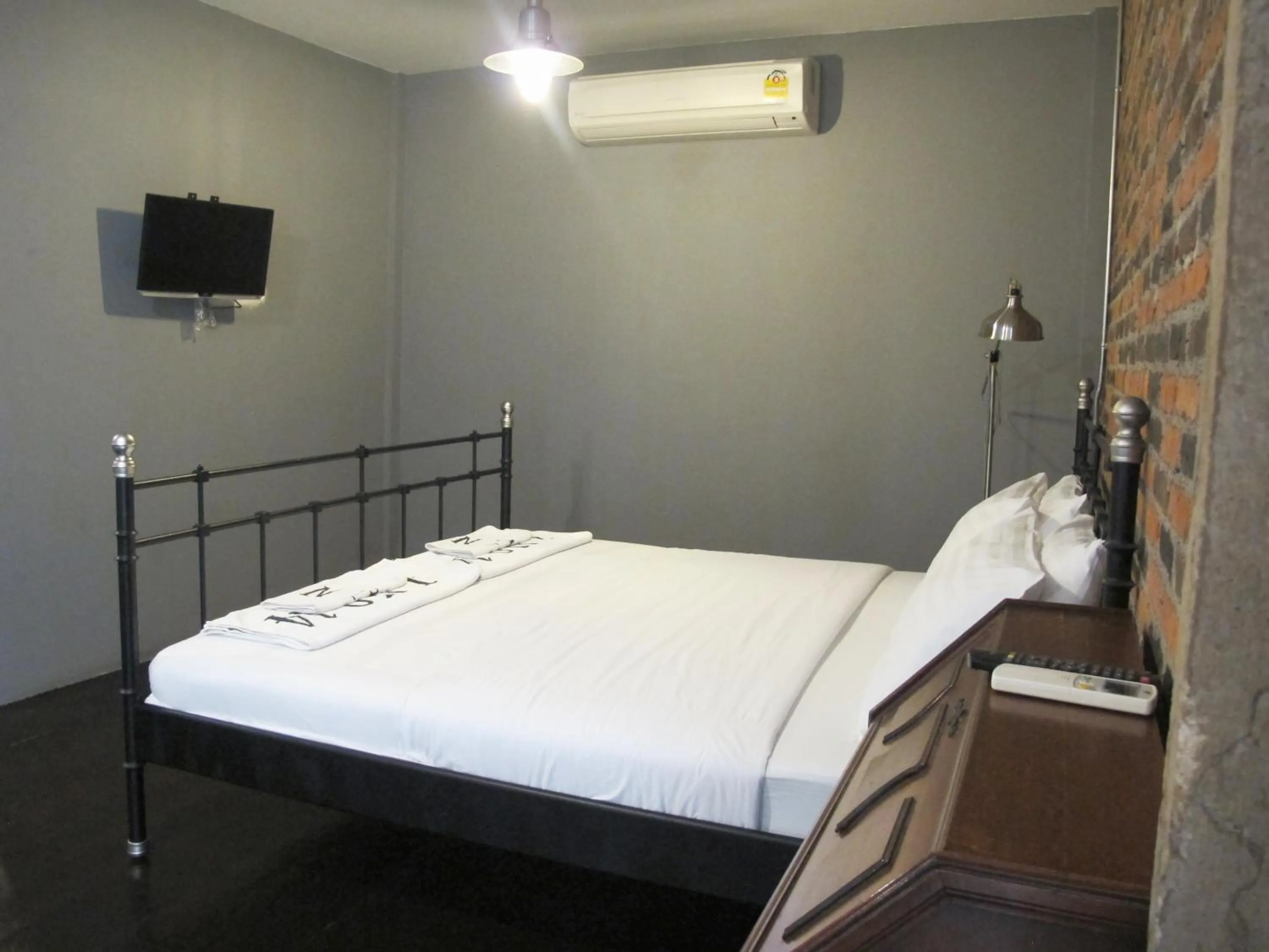 Bedroom, Bed in J No.14