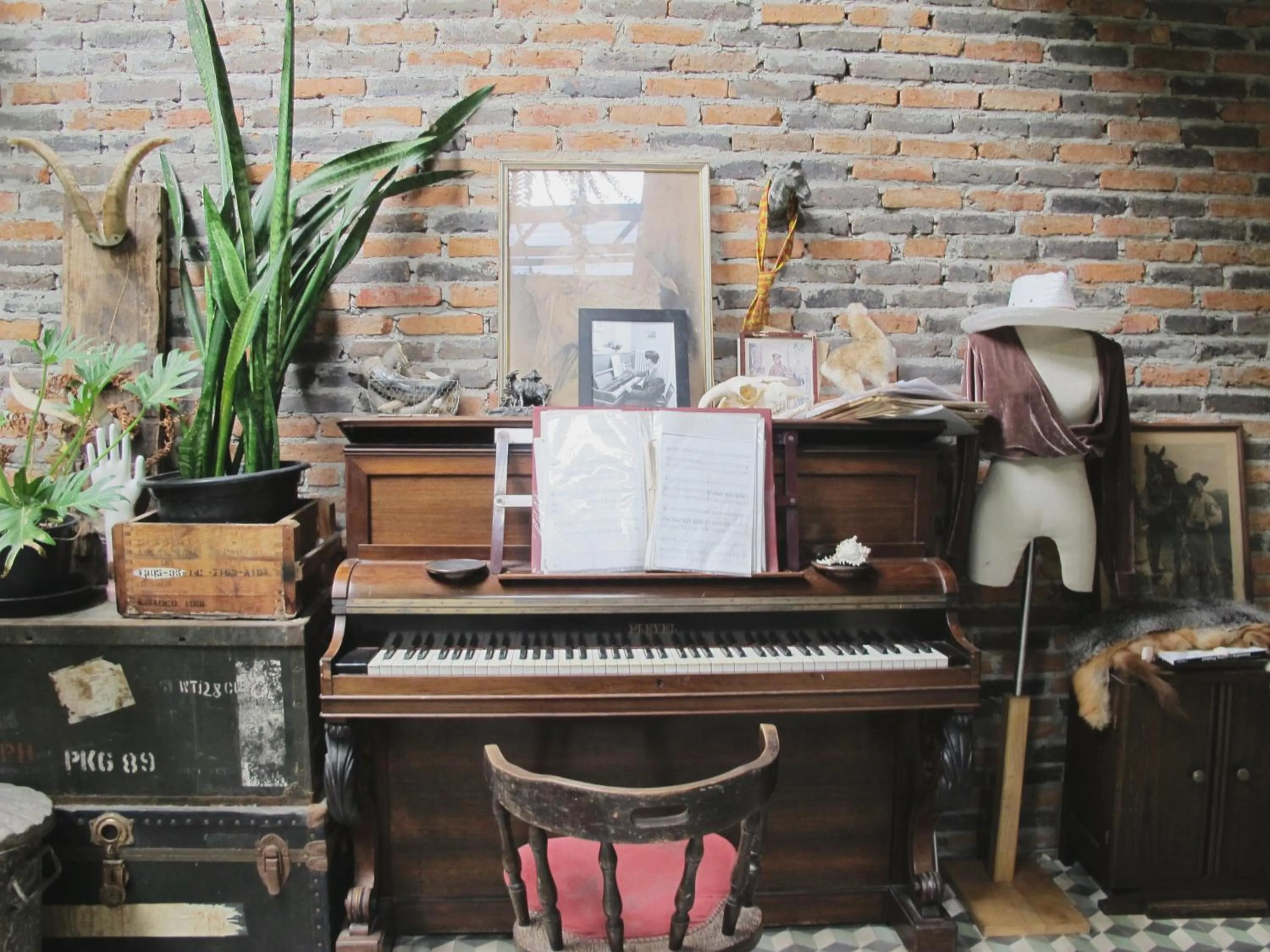 Decorative detail in J No.14