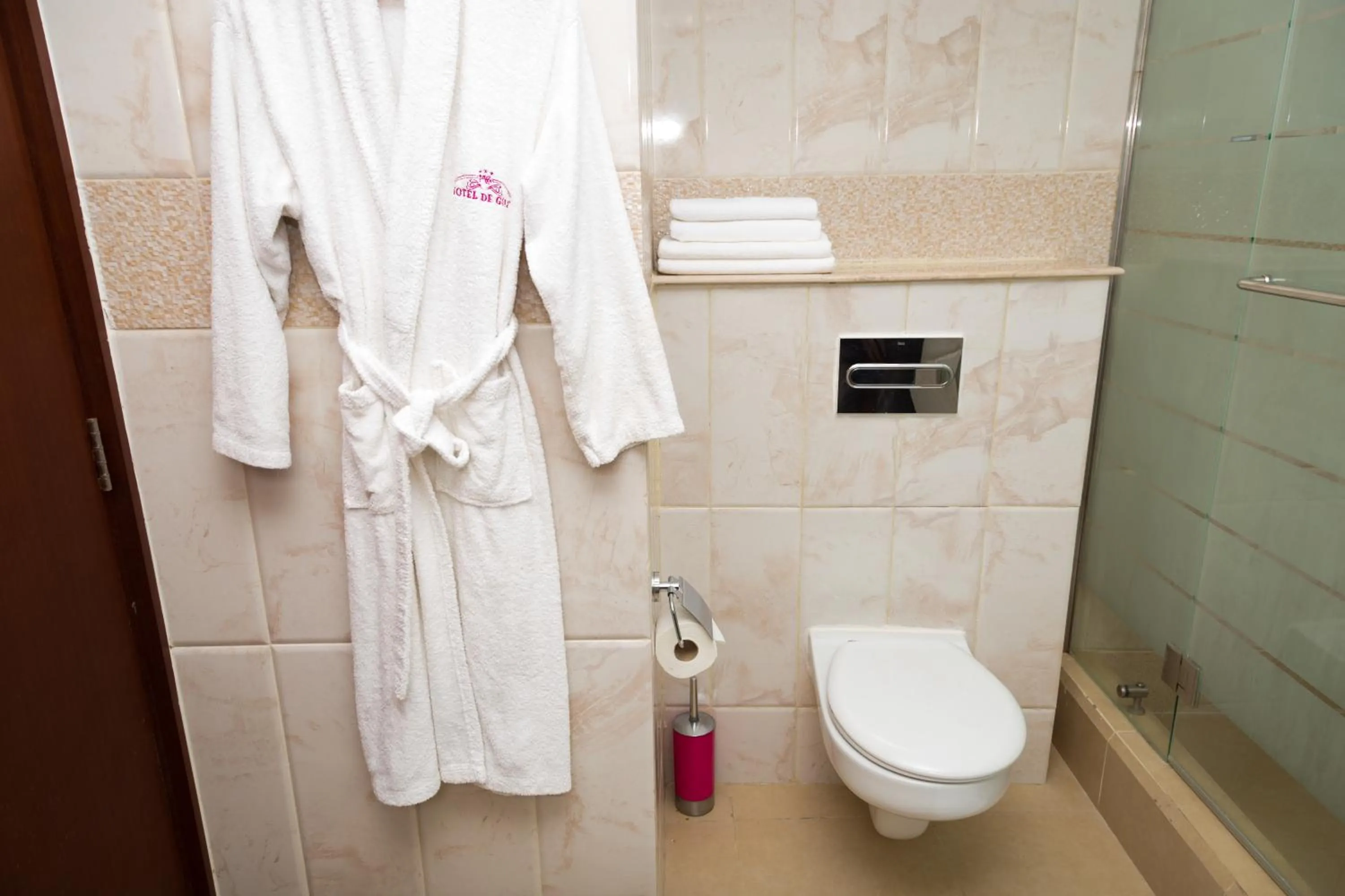 Toilet in Hotel du Golfe