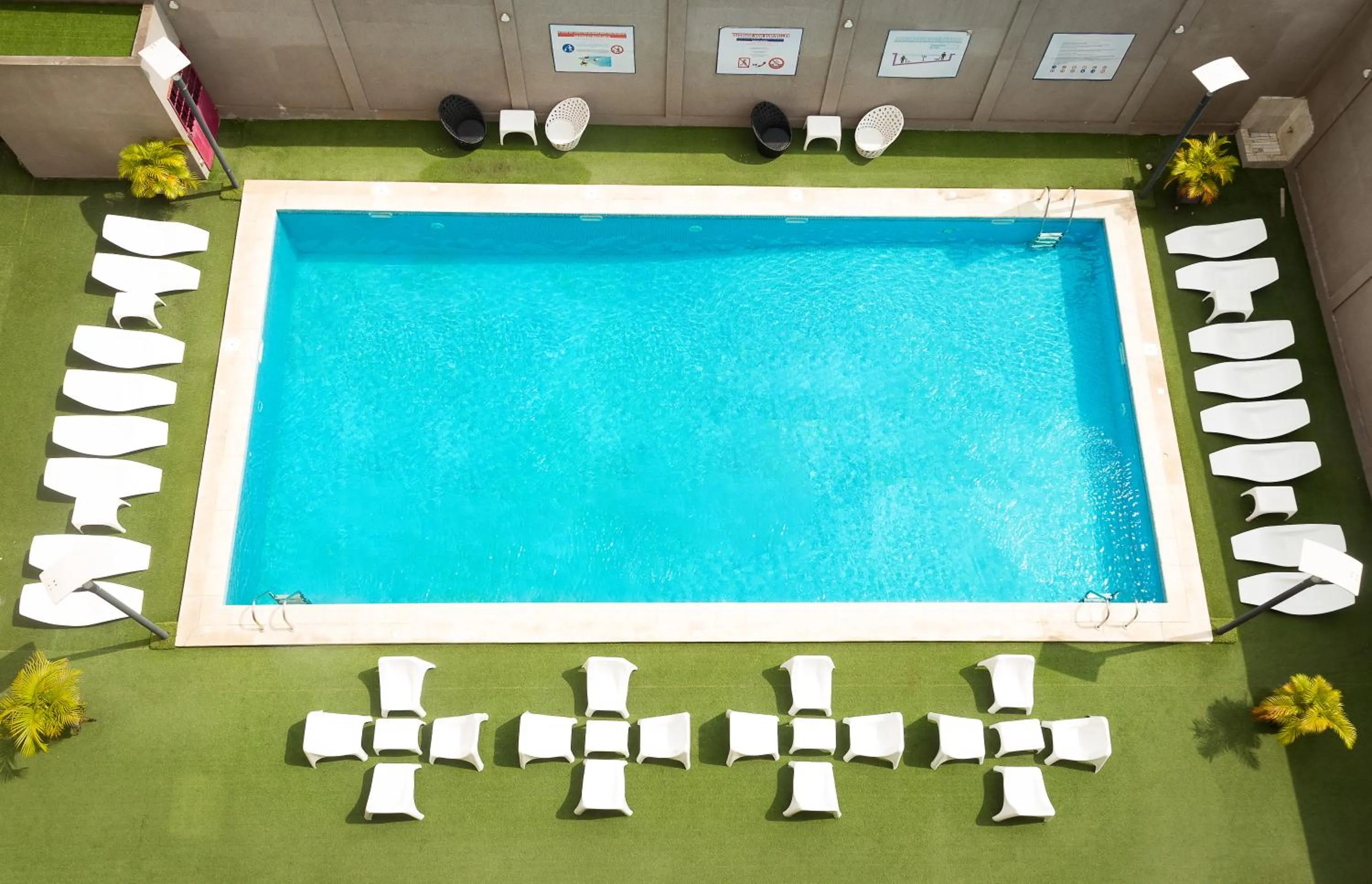 Swimming pool in Hotel du Golfe