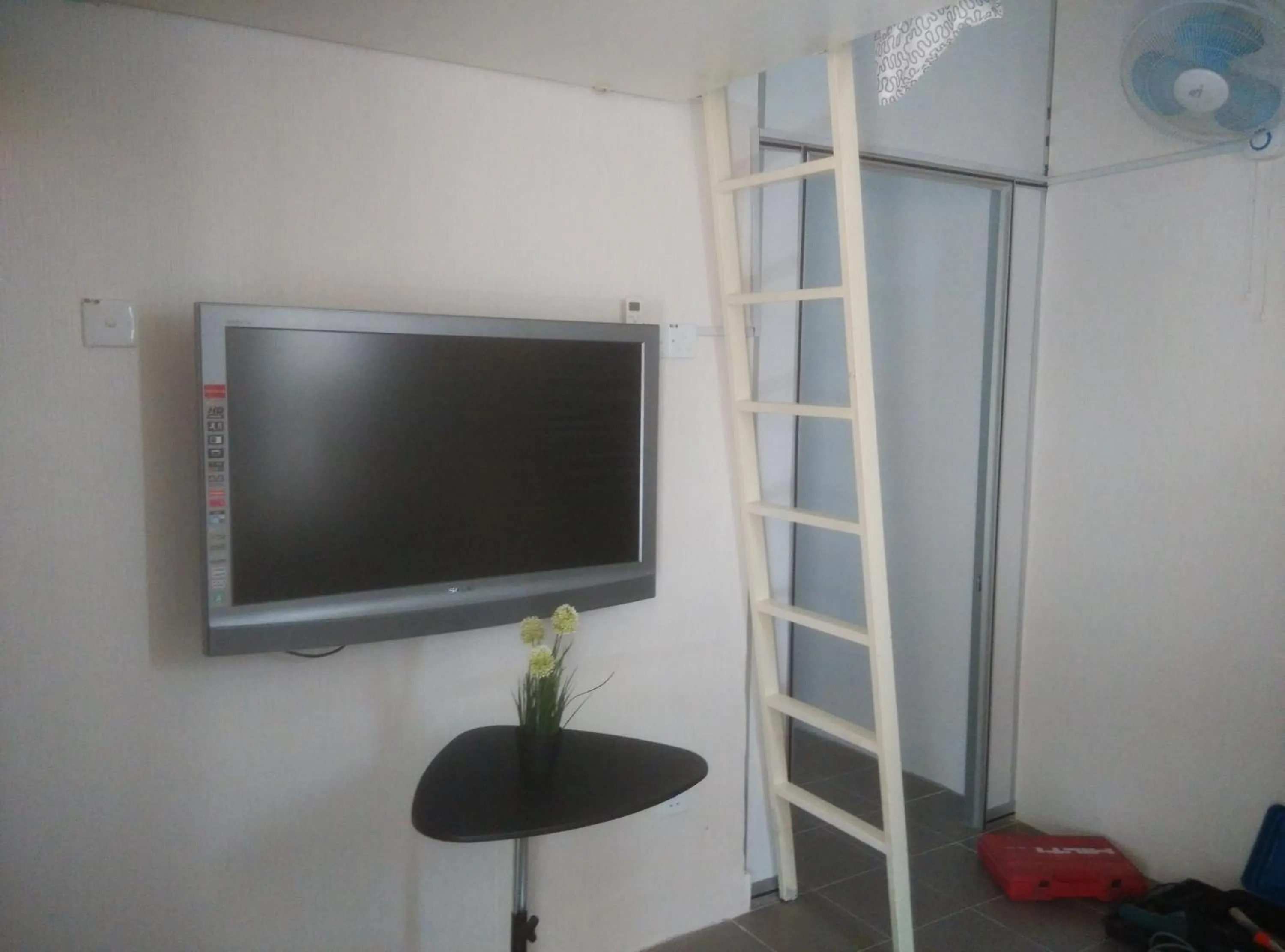 TV and multimedia in Mini Studio, next to LRT MRT