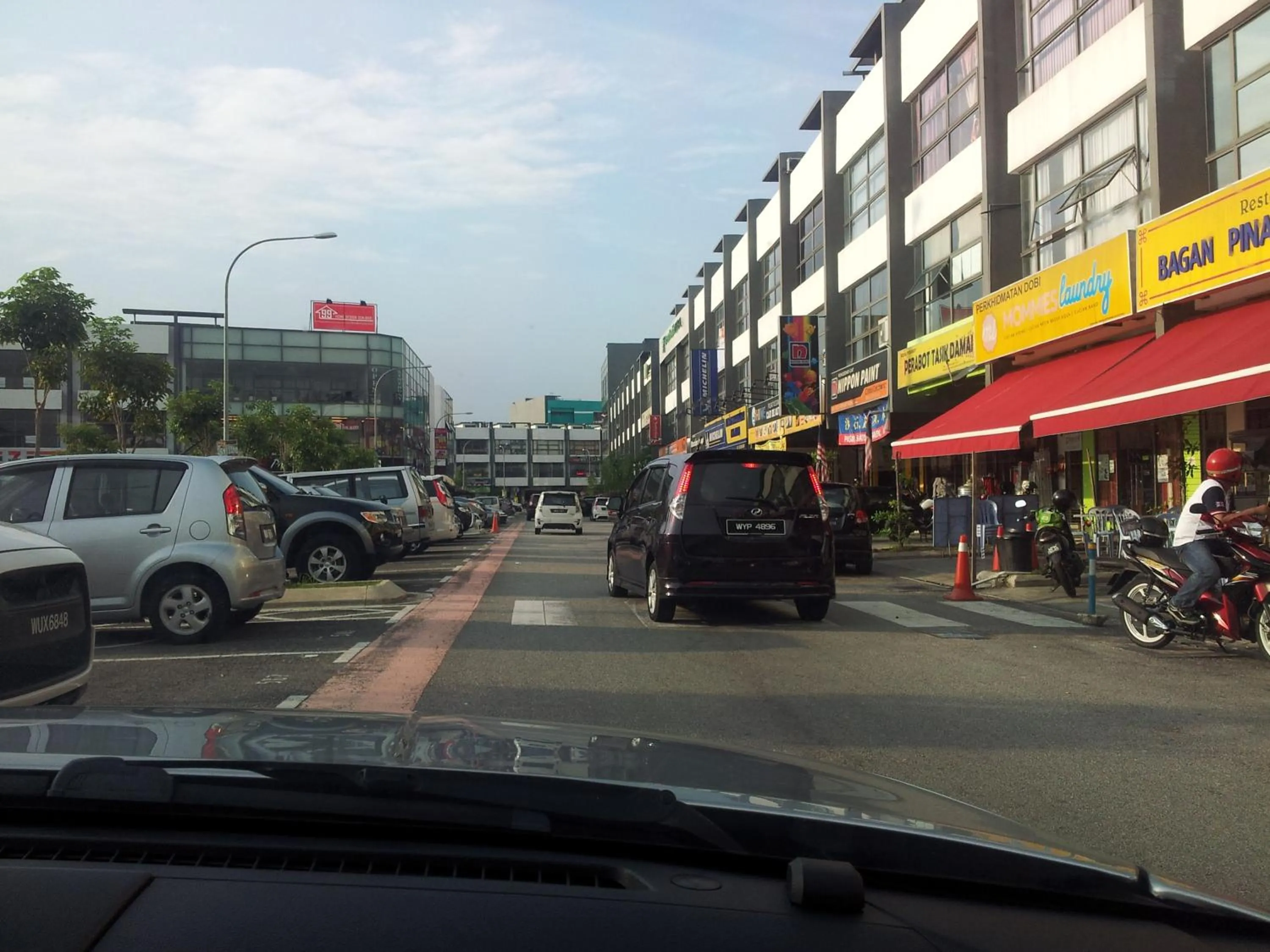 Restaurant/places to eat in Mini Studio, next to LRT MRT
