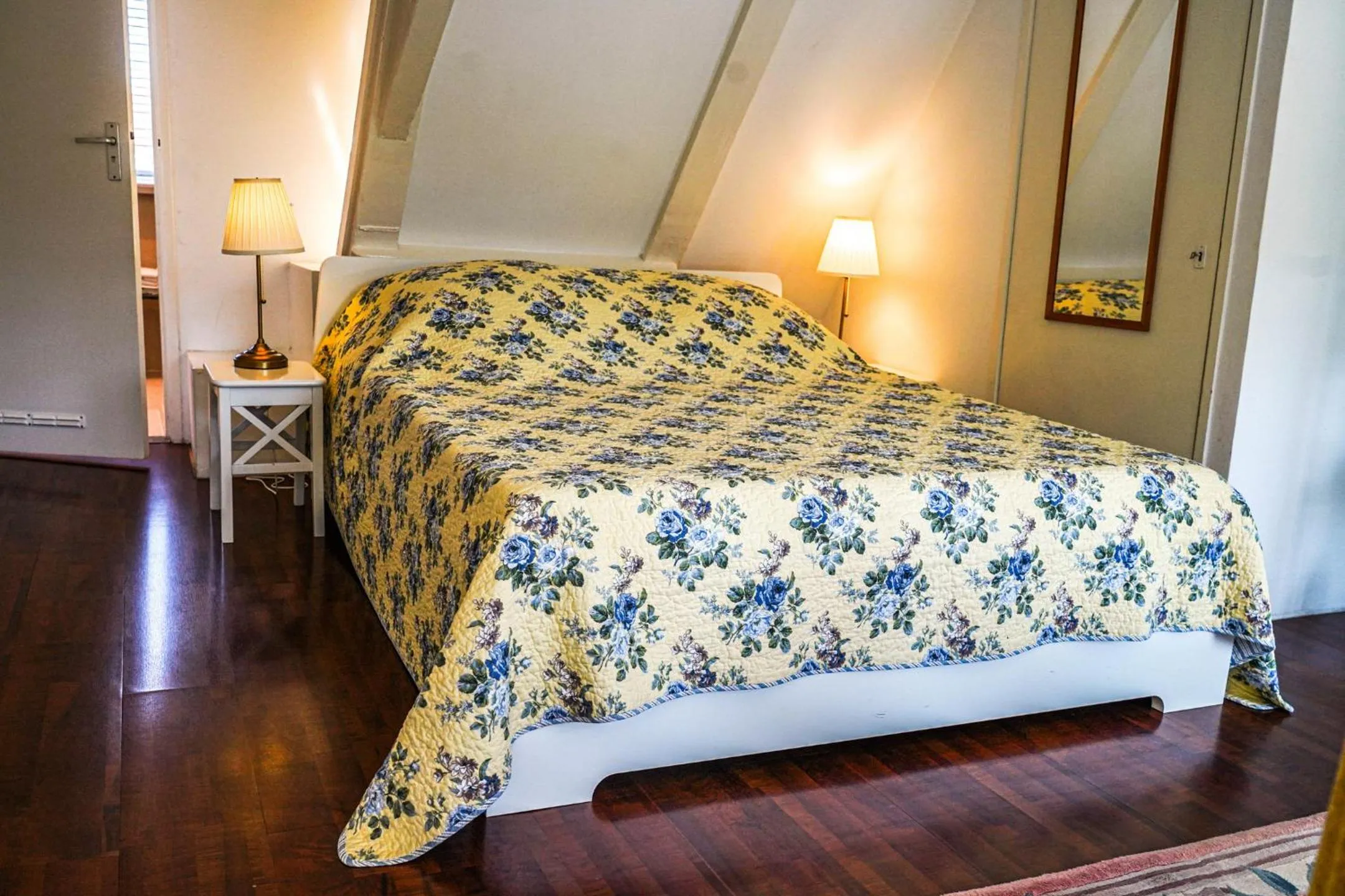 Bed in The Balcony at Prinsen Canal apartment Amsterdam