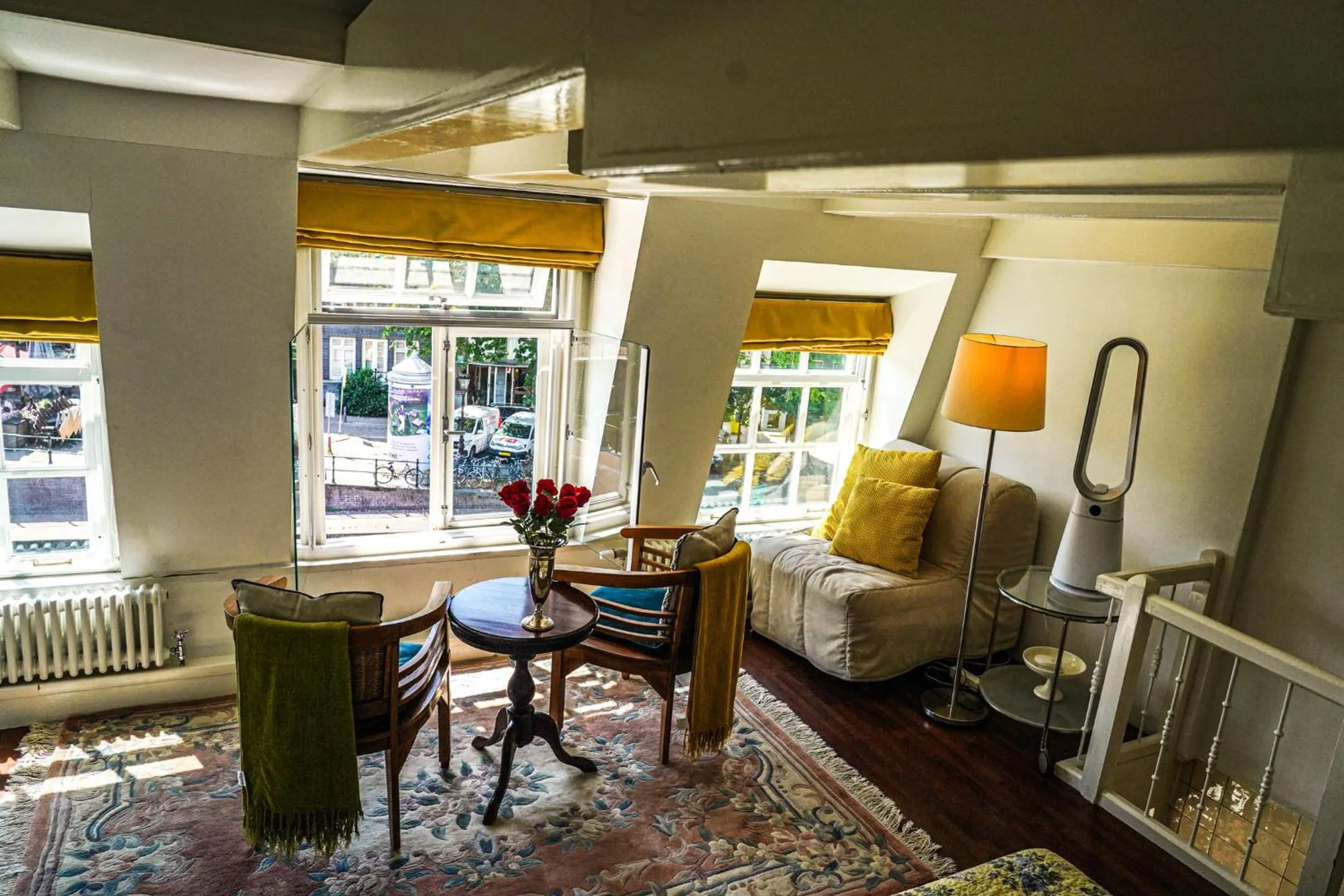 Seating area in The Balcony at Prinsen Canal apartment Amsterdam