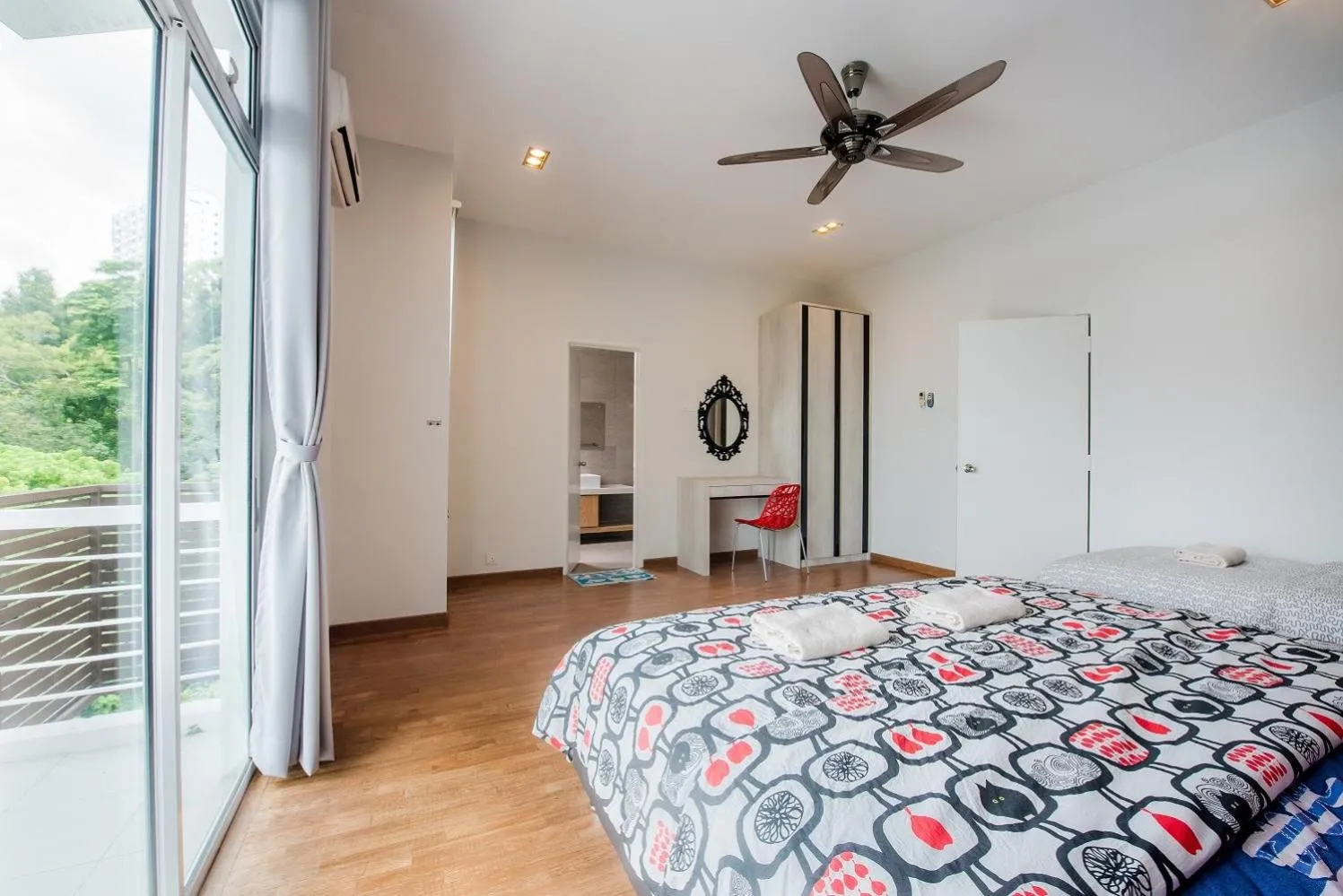 Bed in New Shamrock Beach Villas Seaview