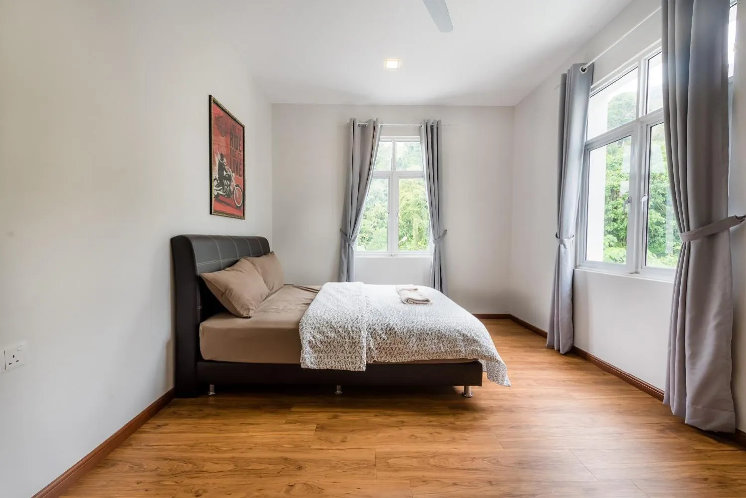 Bed in New Shamrock Beach Villas Seaview