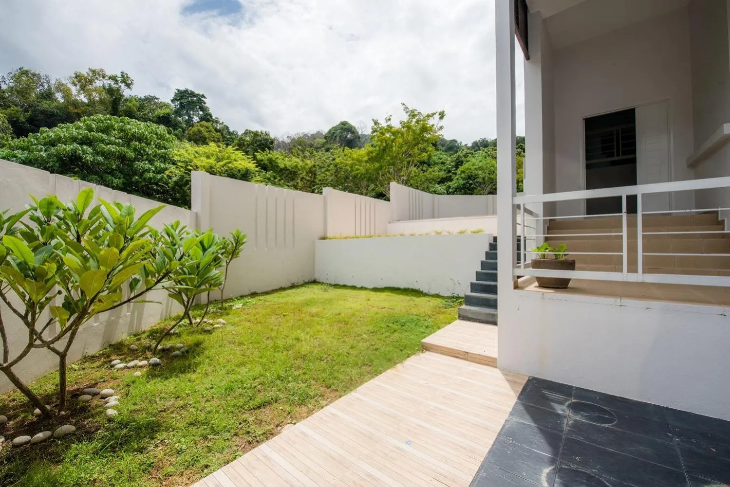 New Shamrock Beach Villas Seaview