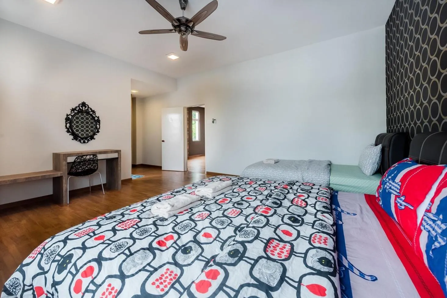 Bed in New Shamrock Beach Villas Seaview