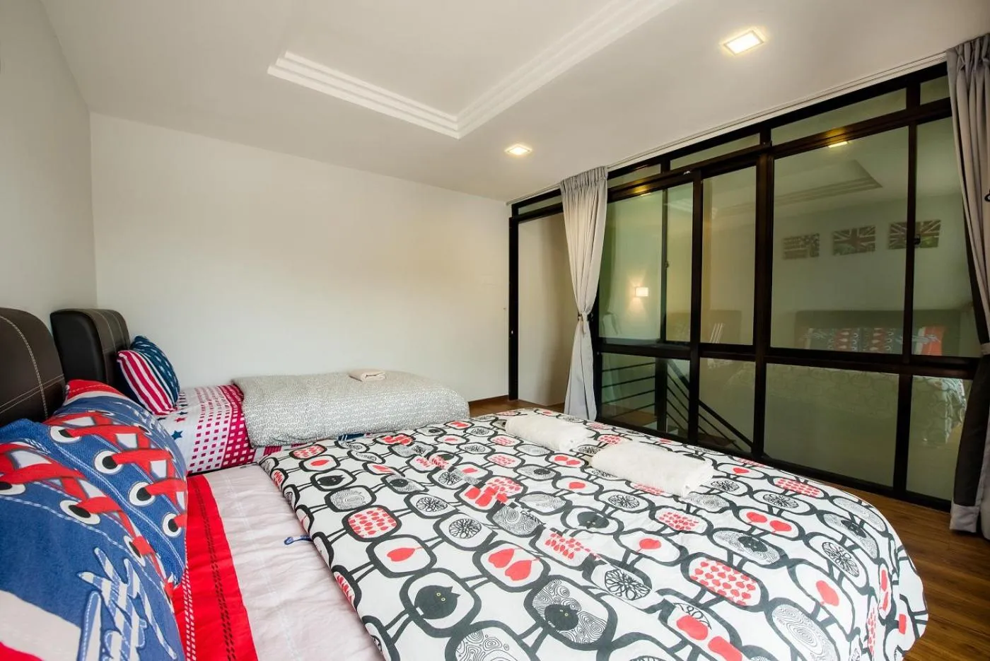 Bed in New Shamrock Beach Villas Seaview