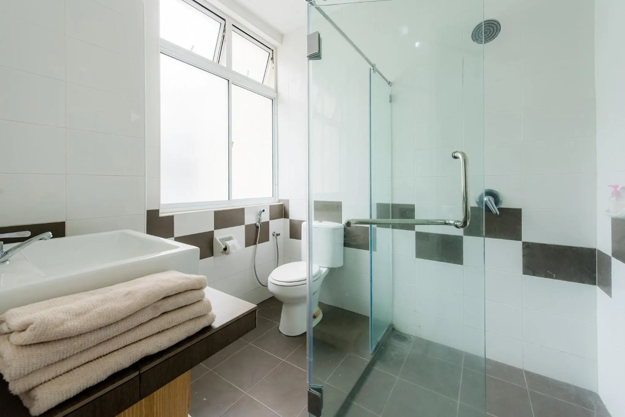 New Shamrock Beach Villas Seaview