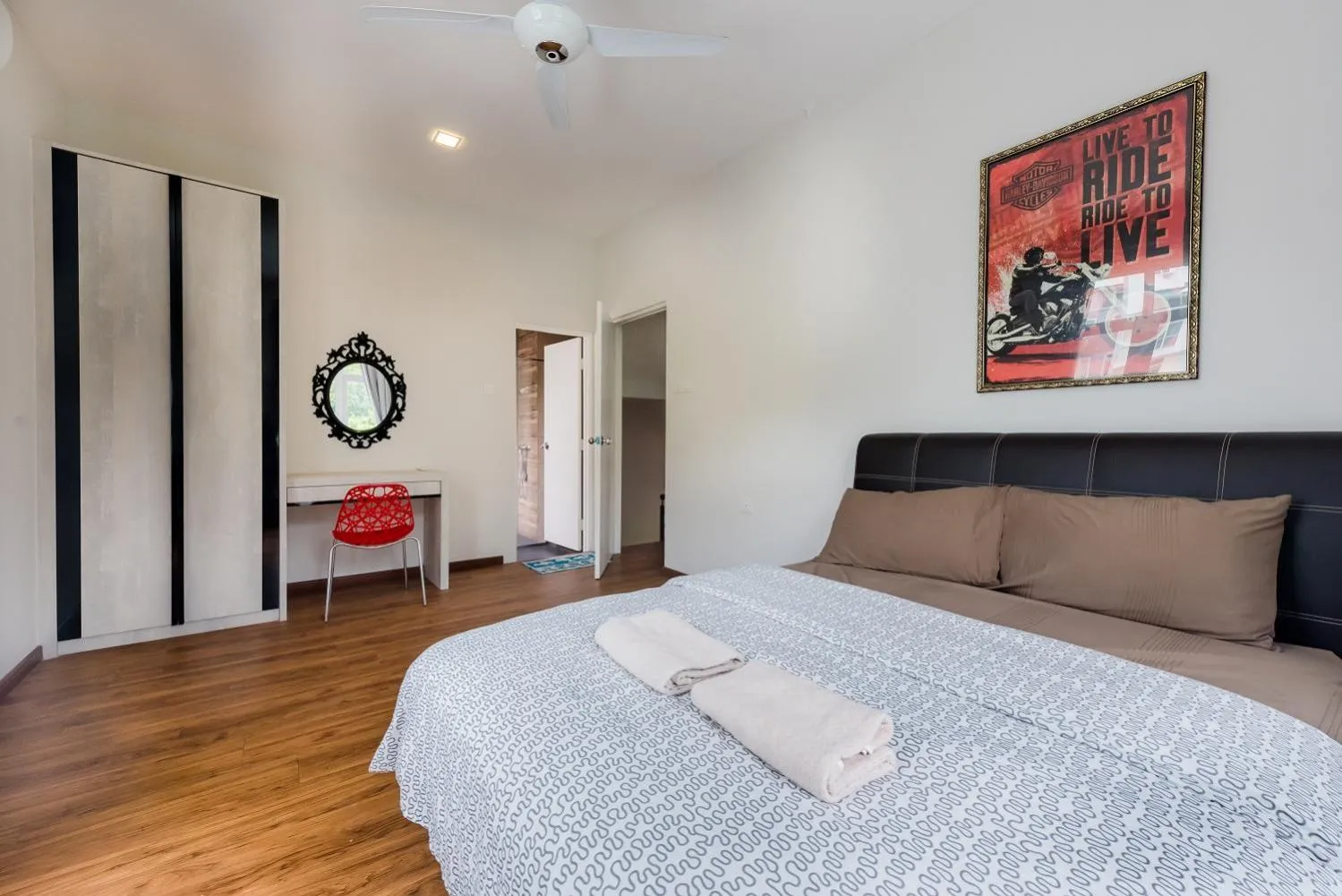 Bed in New Shamrock Beach Villas Seaview