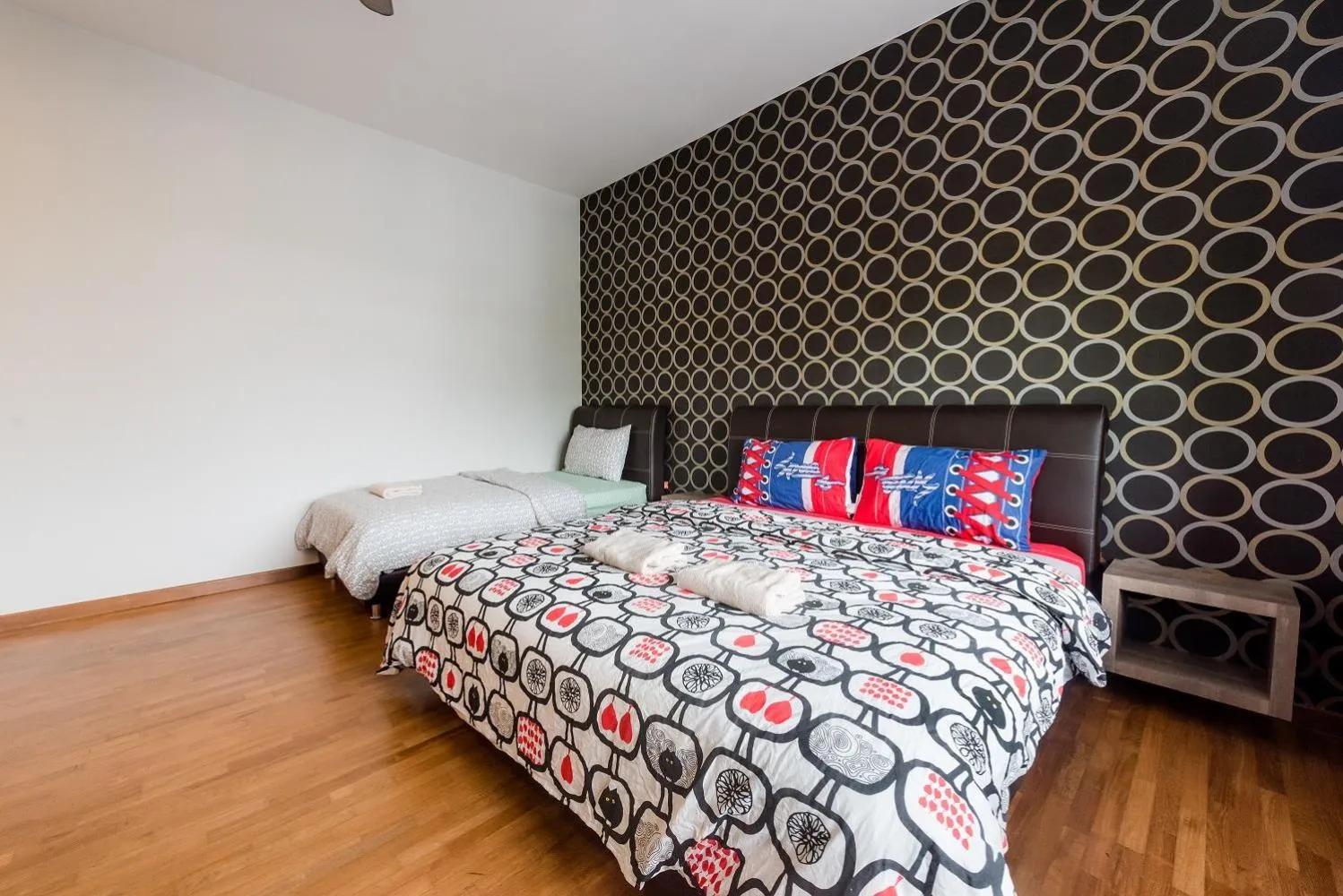 Bed in New Shamrock Beach Villas Seaview