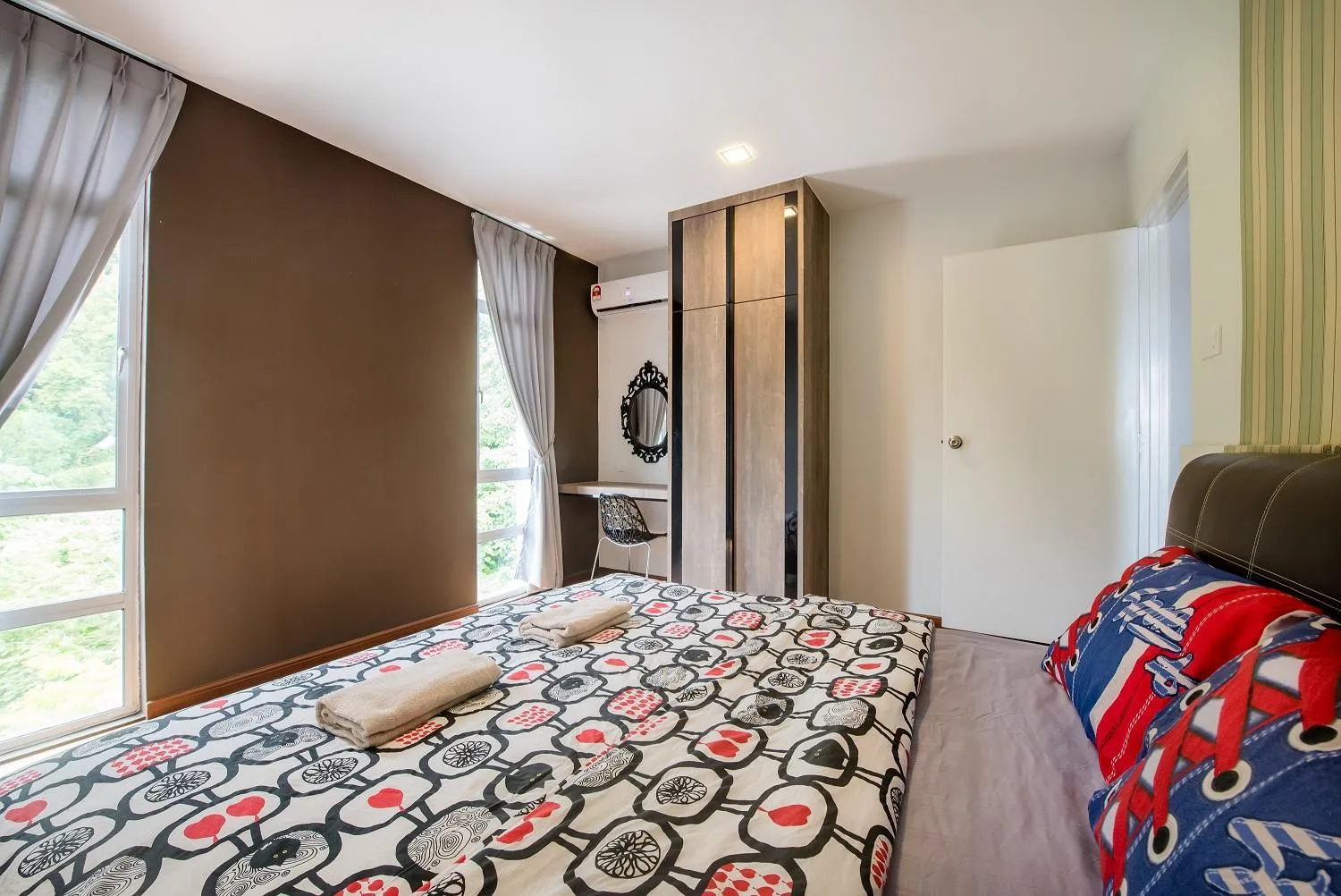 Bed in New Shamrock Beach Villas Seaview