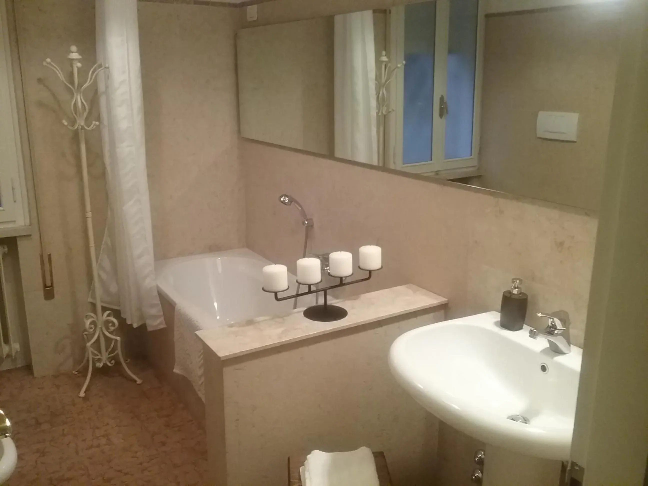Double Room with Private External Bathroom - single occupancy in B&B Barberia Double Room with Private External Bathroom - single occupancy in B&B Barberia