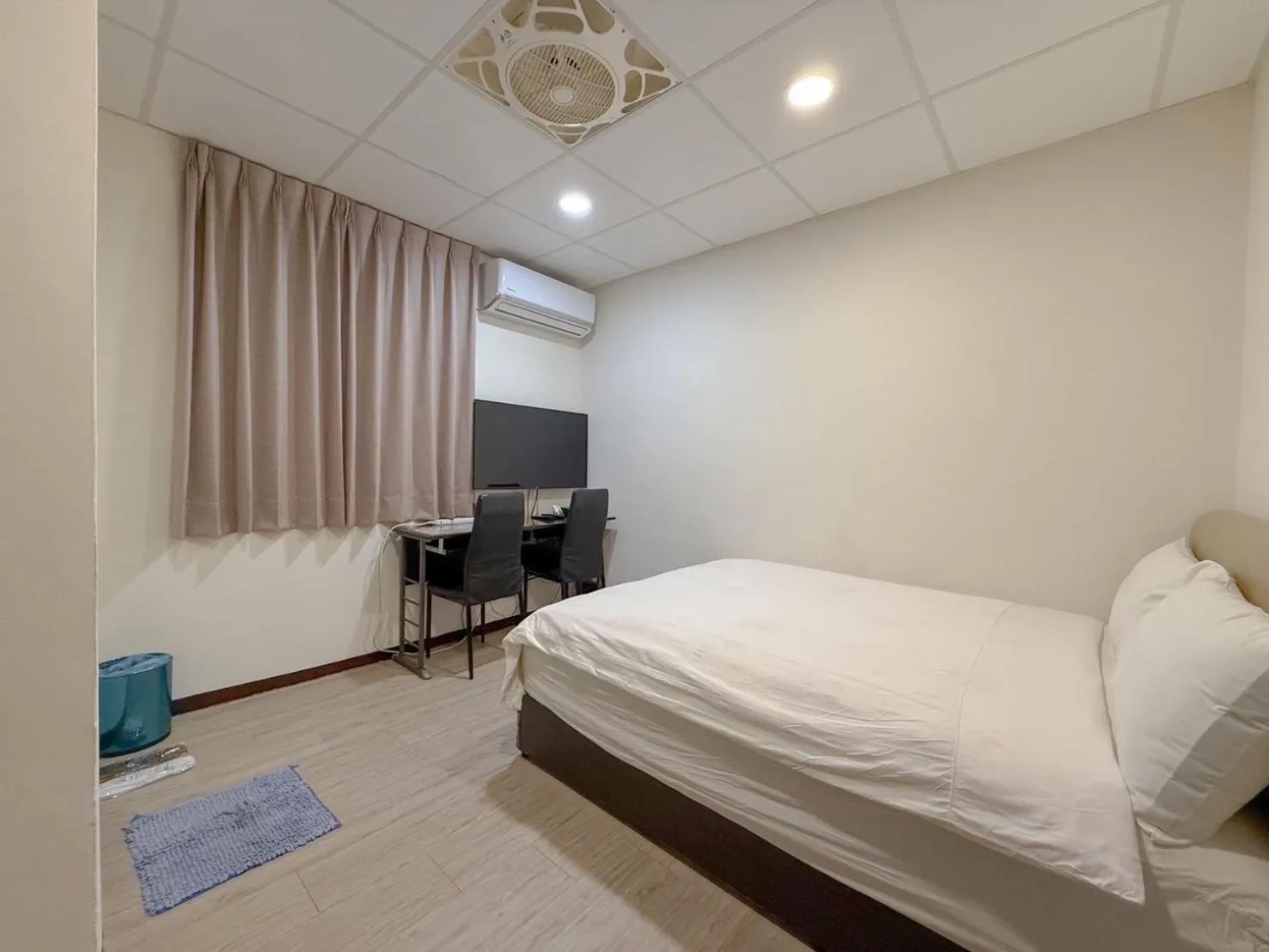 Photo of the whole room, Bed in Tamshui Homestay