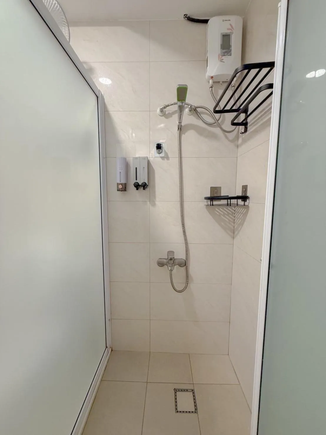 Shower in Tamshui Homestay