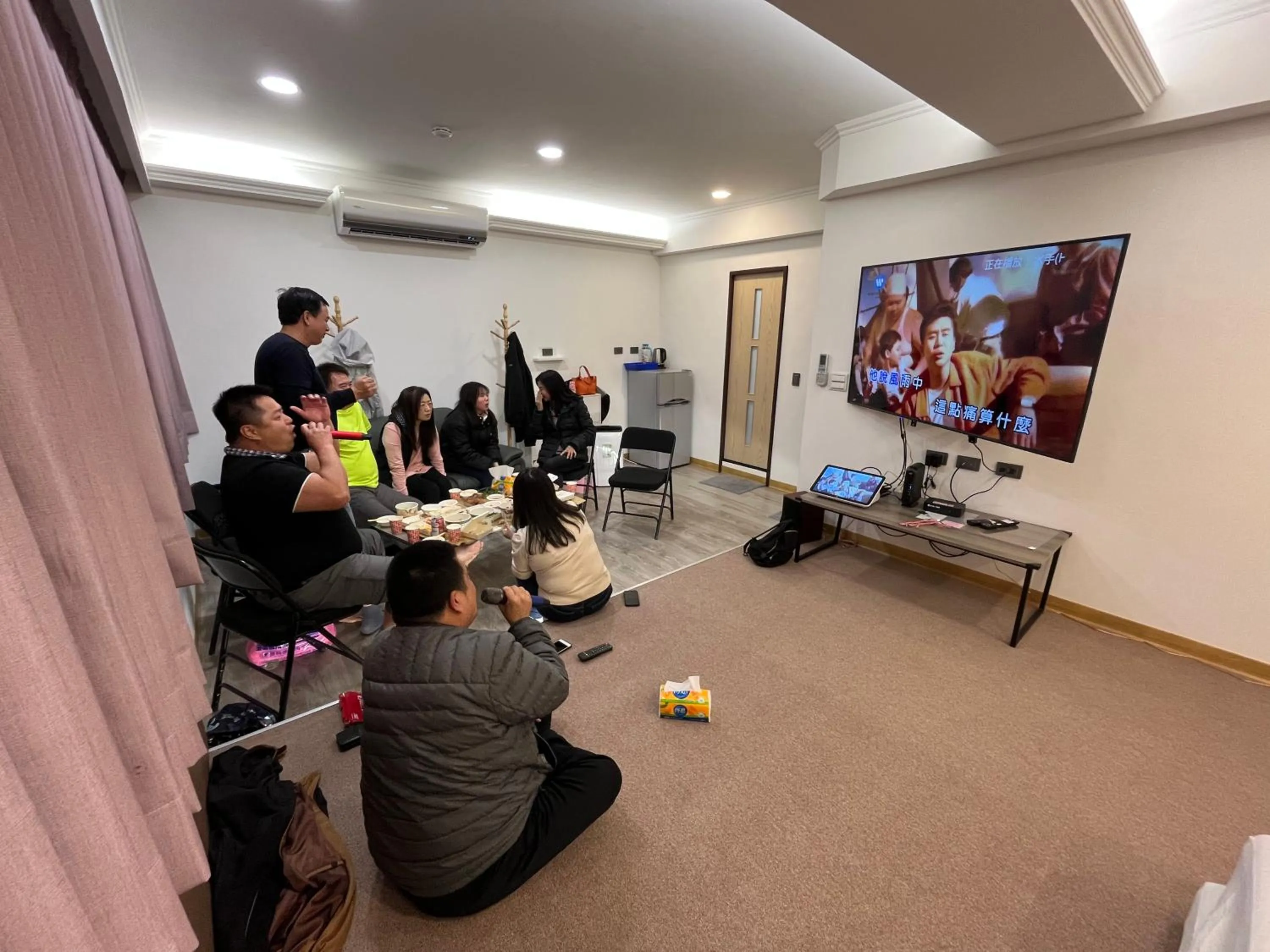Evening entertainment in Tamshui Homestay