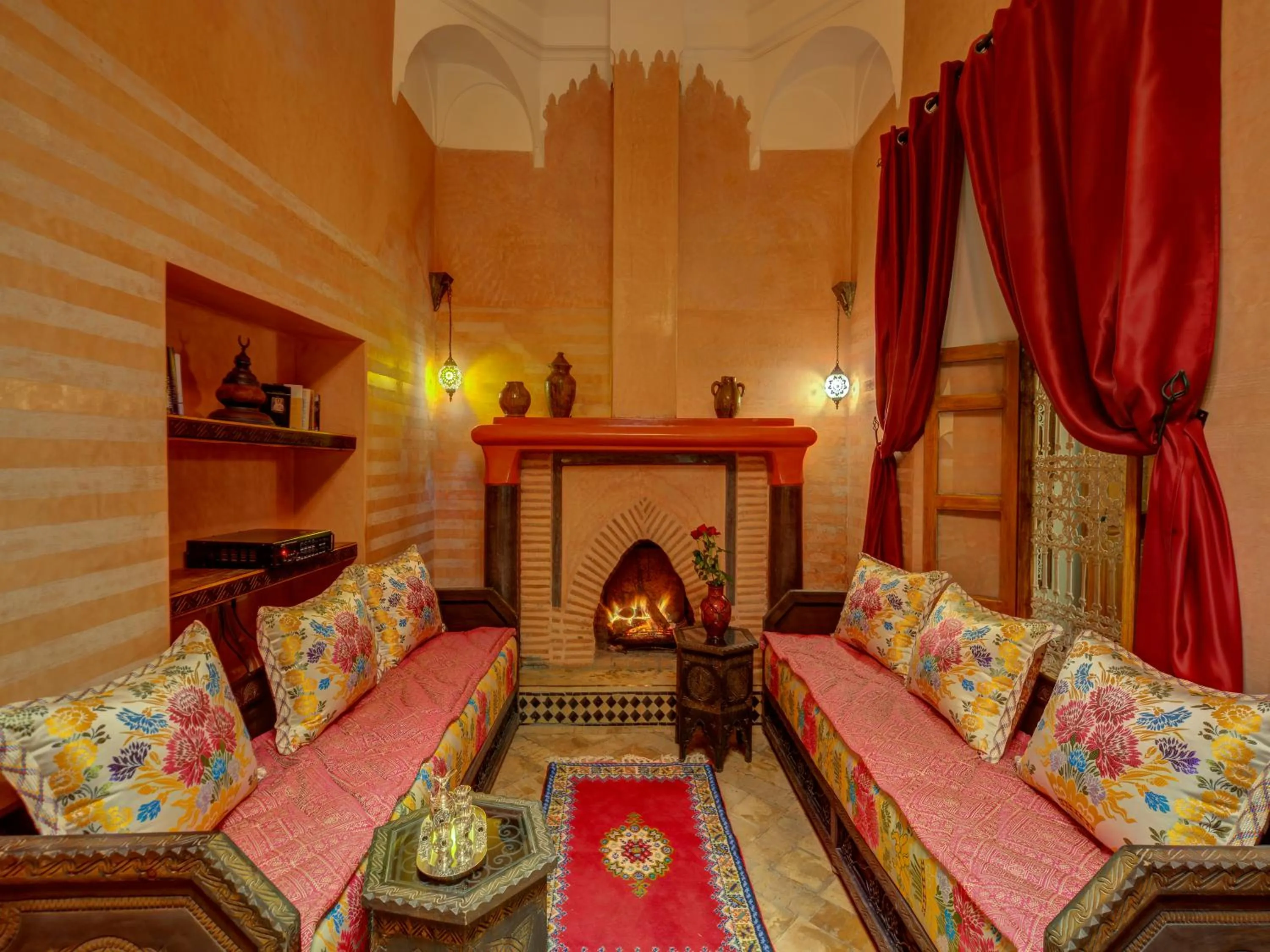 Living room, Bed in Palais Tinmel Marrakech