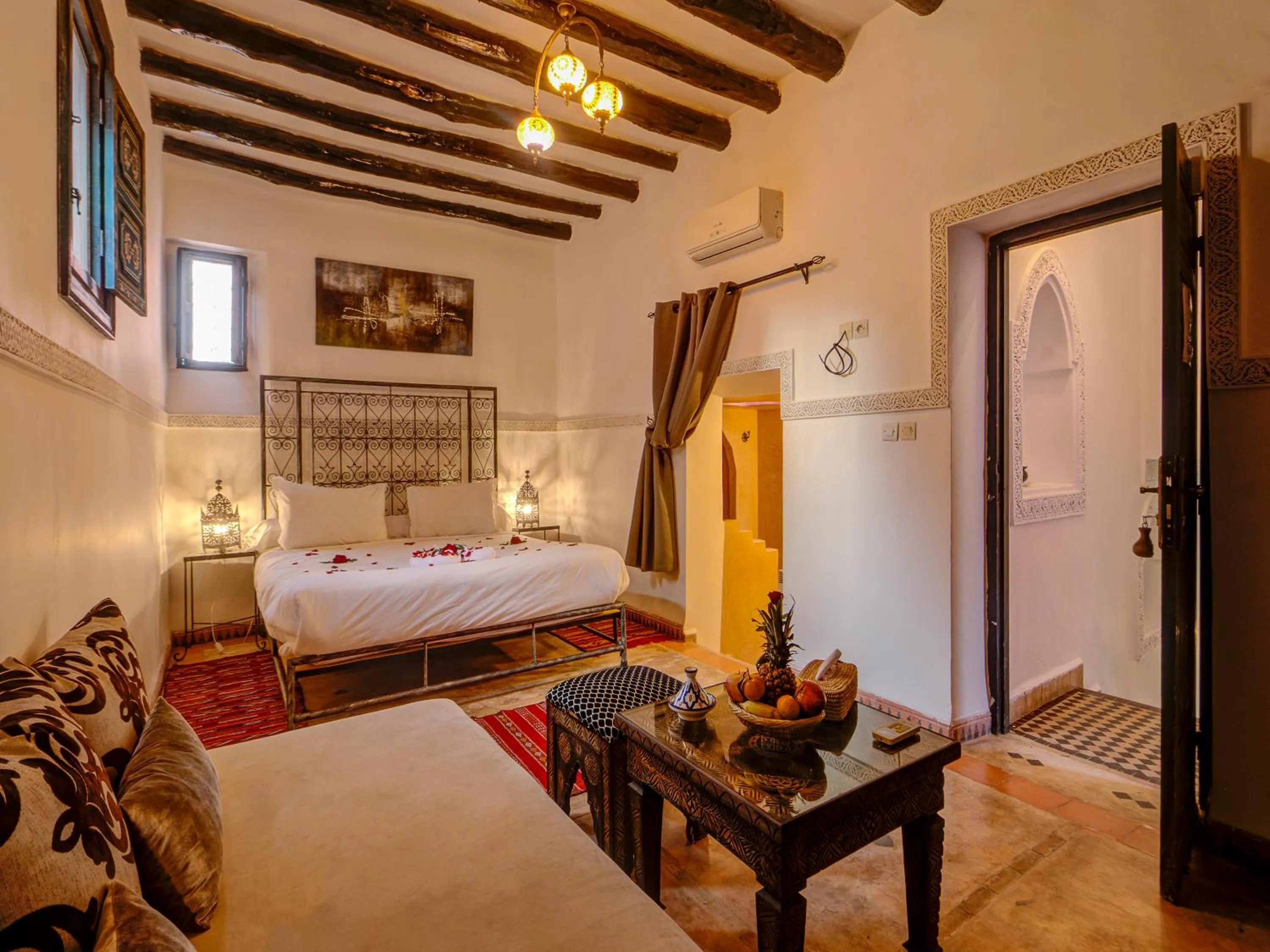 Photo of the whole room, Bed in Palais Tinmel Marrakech