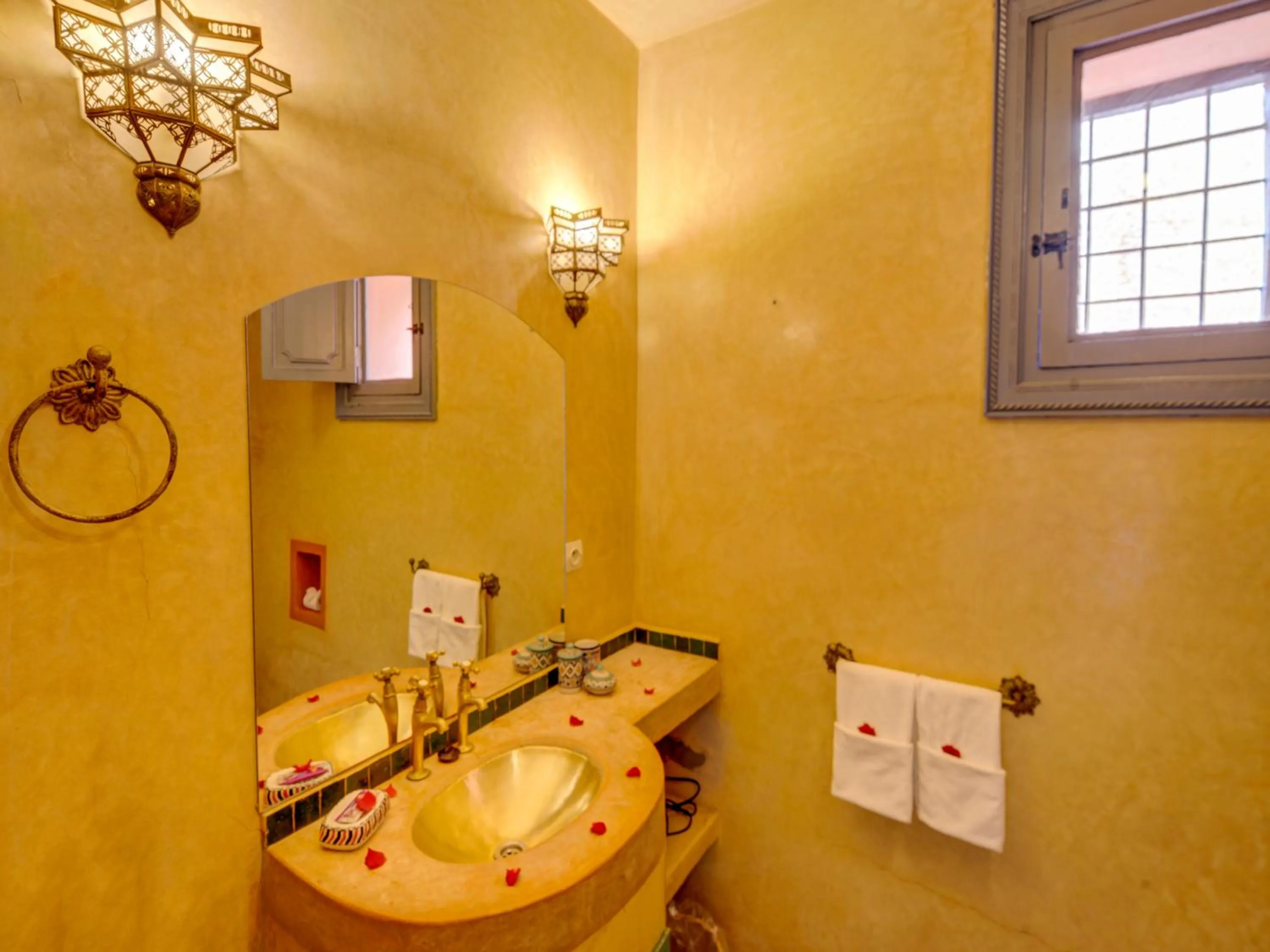 Bathroom in Palais Tinmel Marrakech